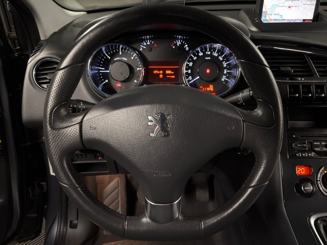 Peugeot 3008 PREMIUM 1.6 HDI 112 Cv GPS TOIT PANORAMIQUE AFFICHAGE TETE HAUTE BVM6 - GARANTIE 1 AN
