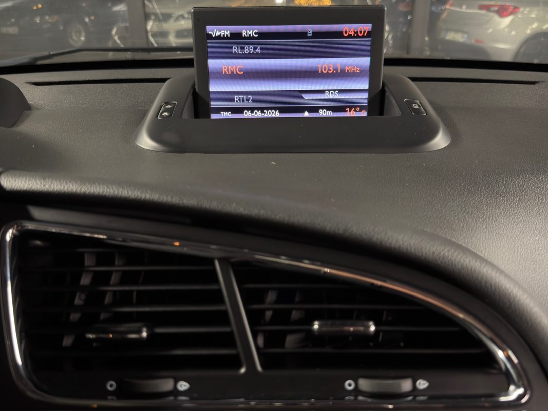 Peugeot 3008 PREMIUM 1.6 HDI 112 Cv GPS TOIT PANORAMIQUE AFFICHAGE TETE HAUTE BVM6 - GARANTIE 1 AN