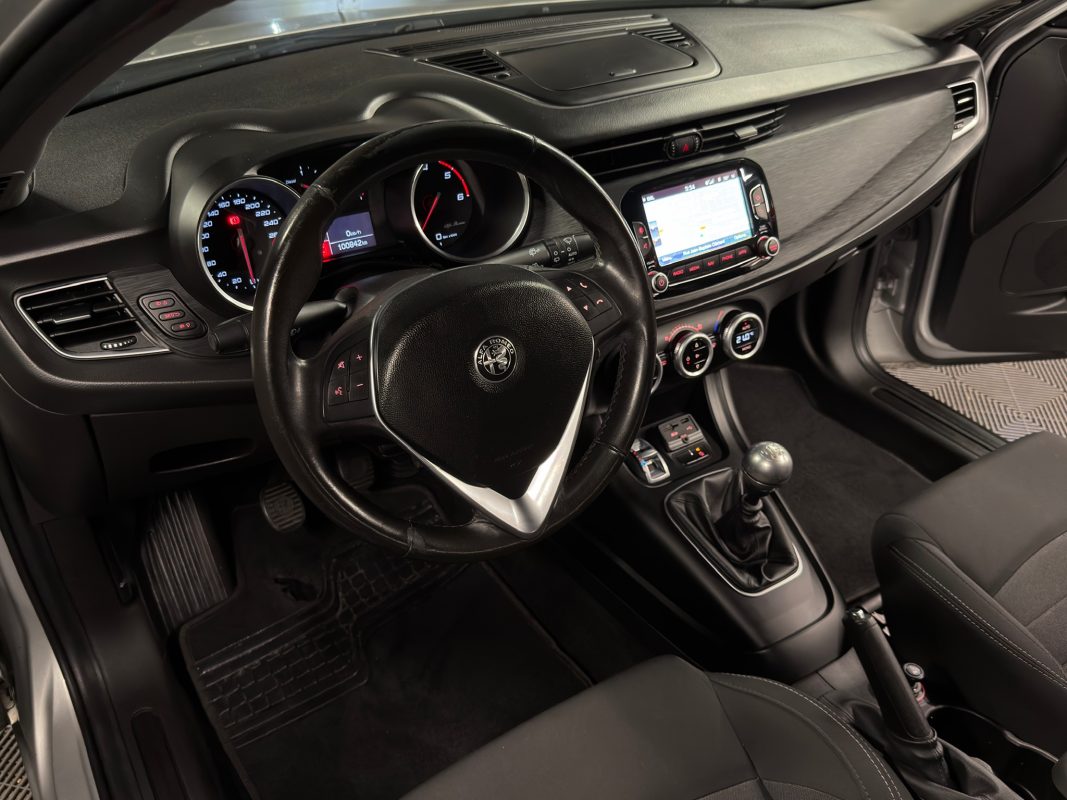 Alfa Romeo Giulietta III PHASE 2 LUSSO 1.6 JTDM 120 Cv S&S - GARANTIE 1 AN