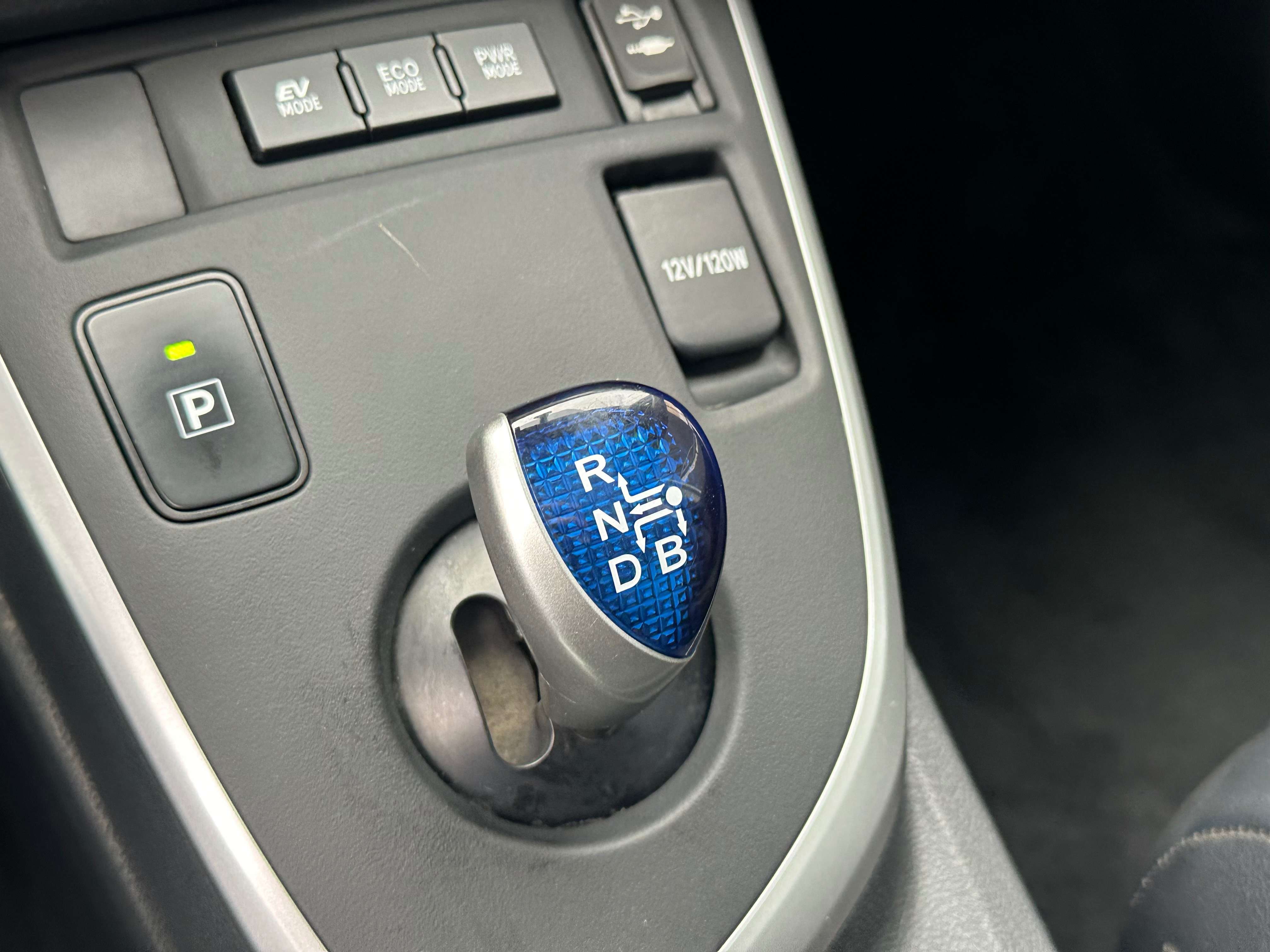 Toyota Auris 1.8i Hybride HSD Premium CVT 20000km