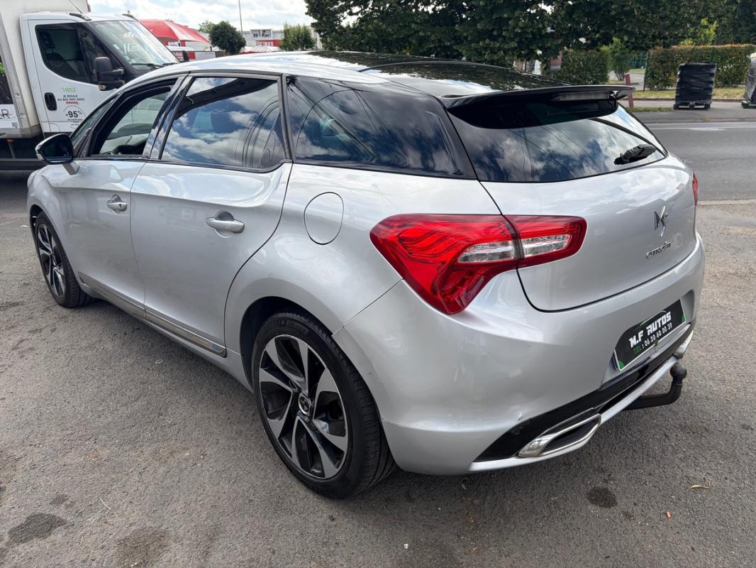 Citroen Ds5 2.0l HDI CUIR MASSANT CHAUFFANT Toit Pano GPS Caméra Bluetooth