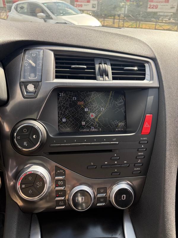 Citroen Ds5 2.0l HDI CUIR MASSANT CHAUFFANT Toit Pano GPS Caméra Bluetooth