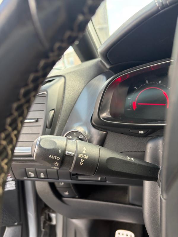 Citroen Ds5 2.0l HDI CUIR MASSANT CHAUFFANT Toit Pano GPS Caméra Bluetooth
