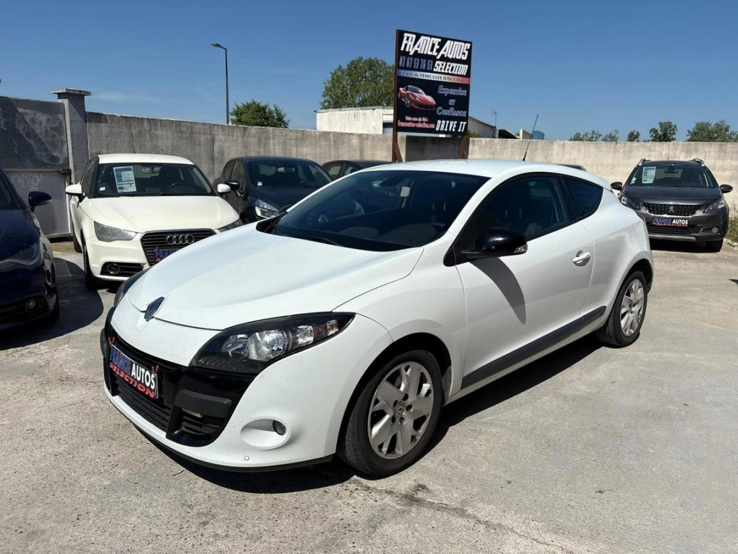 Renault Megane III 1.5 DCI 110 CH DIESEL | ENTIÈREMENT RÉVISÉE ET GARANTIE 12 MOIS EN EUROPE
