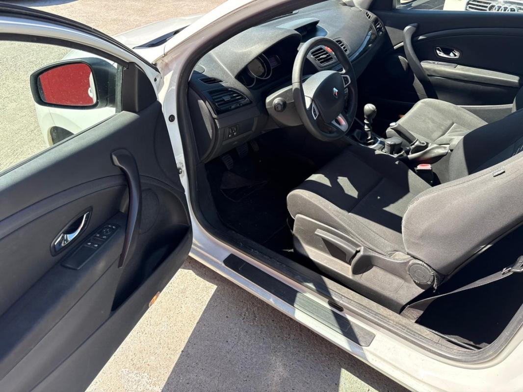 Renault Megane III 1.5 DCI 110 CH DIESEL | ENTIÈREMENT RÉVISÉE ET GARANTIE 12 MOIS EN EUROPE
