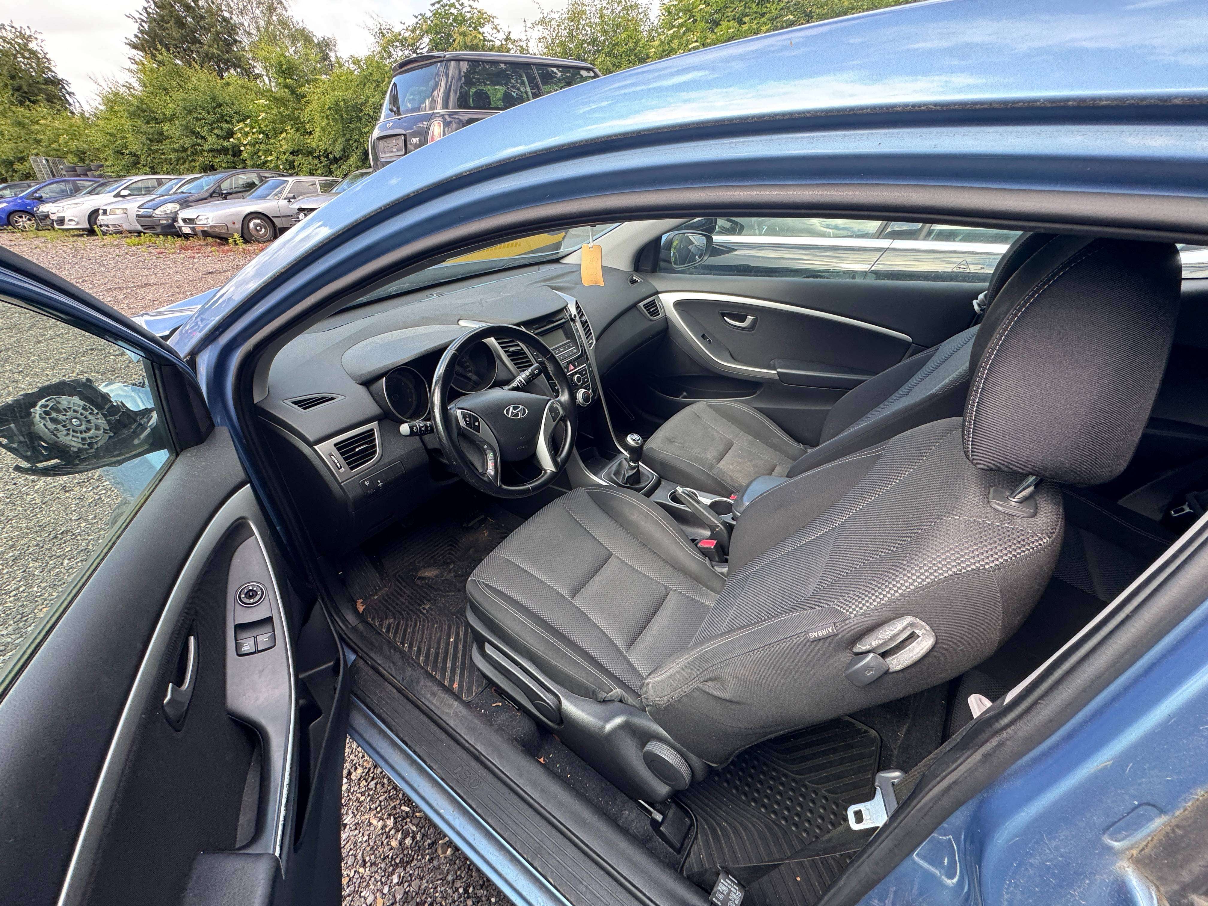 Hyundai i30 ** 1.4i ** Comfort ** Accidentée ** marchand ou export **