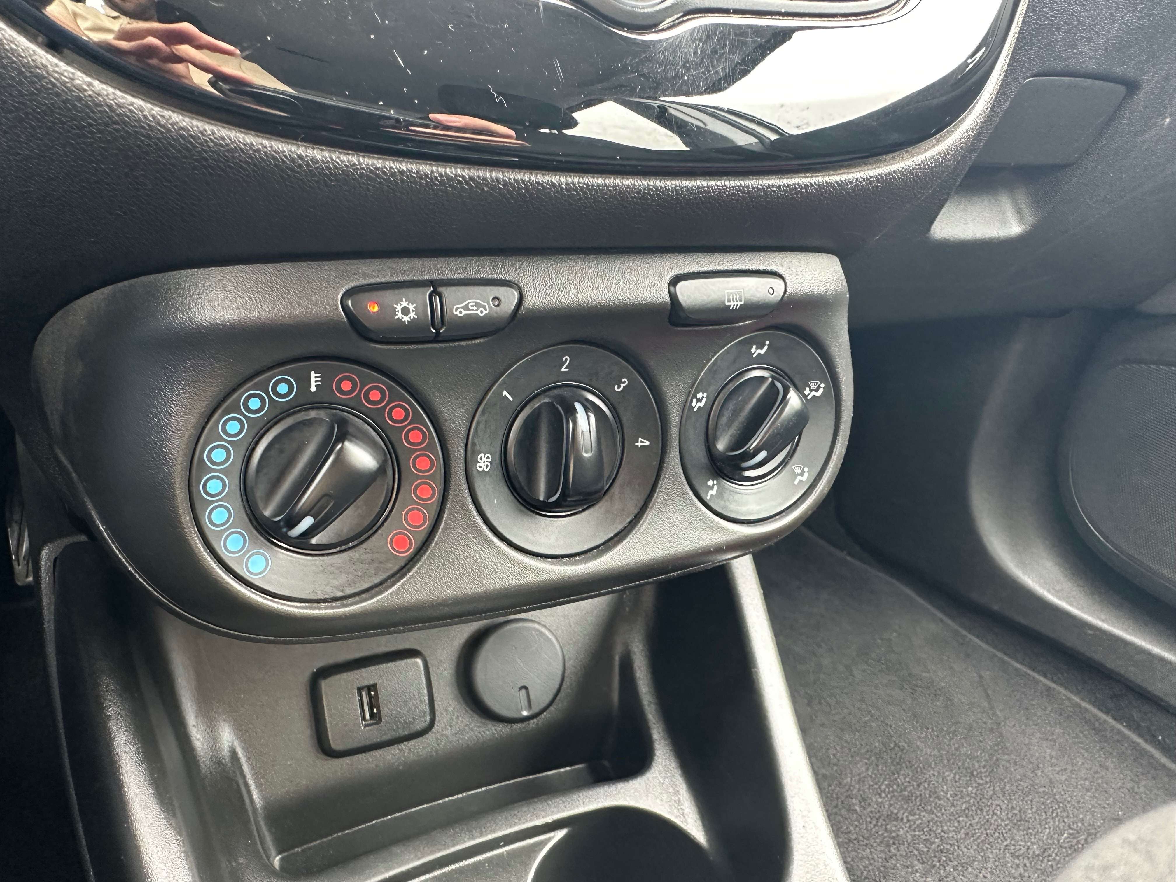 Opel Corsa E 1.2i