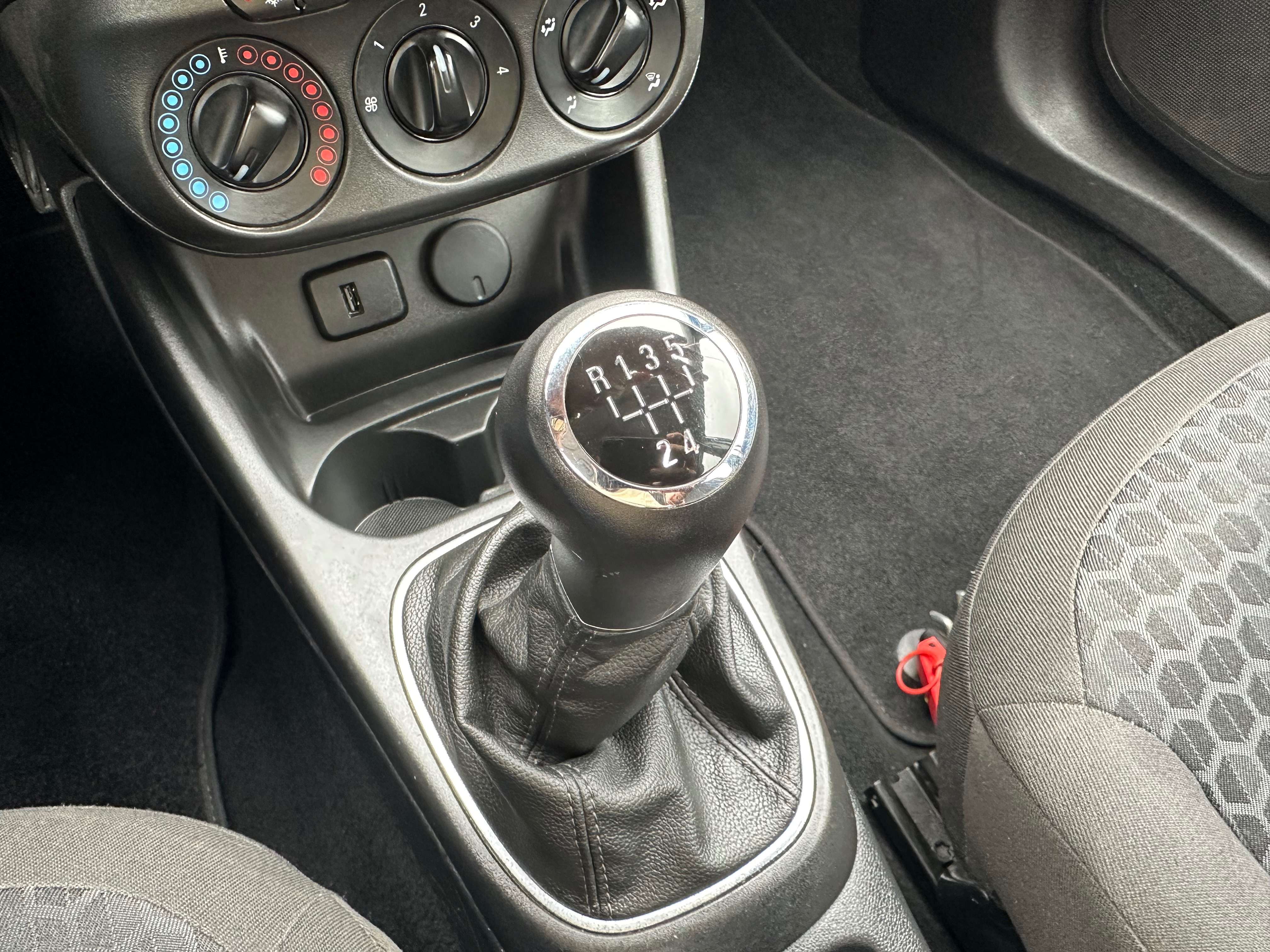 Opel Corsa E 1.2i