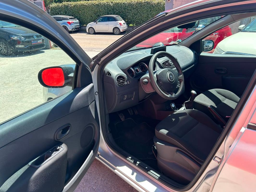 Renault Clio III PHASE 2 1.5 DCI 75 CH - ENTIÈREMENT RÉVISÉE ET GARANTIE 12 MOIS EUROPE