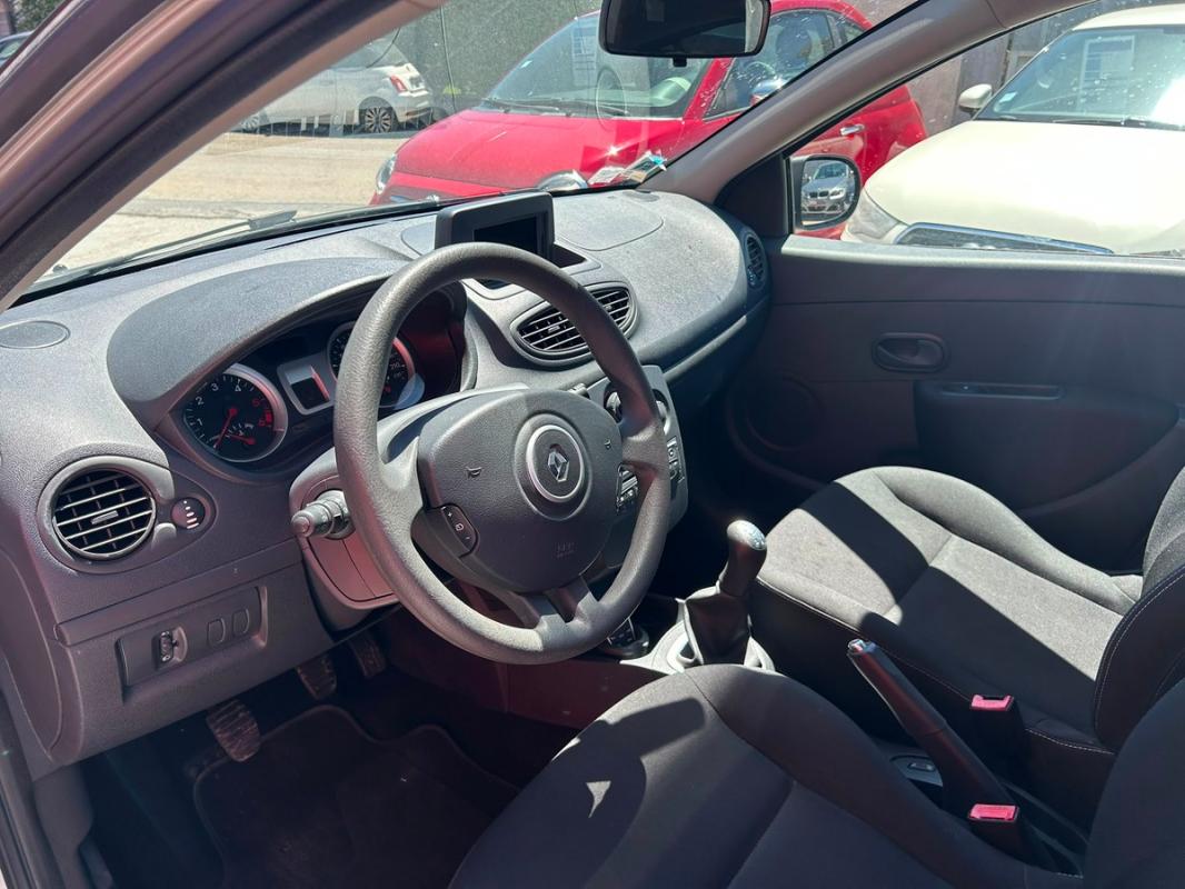Renault Clio III PHASE 2 1.5 DCI 75 CH - ENTIÈREMENT RÉVISÉE ET GARANTIE 12 MOIS EUROPE