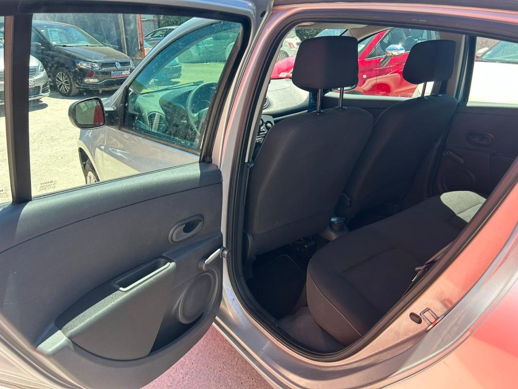 Renault Clio III PHASE 2 1.5 DCI 75 CH - ENTIÈREMENT RÉVISÉE ET GARANTIE 12 MOIS EUROPE