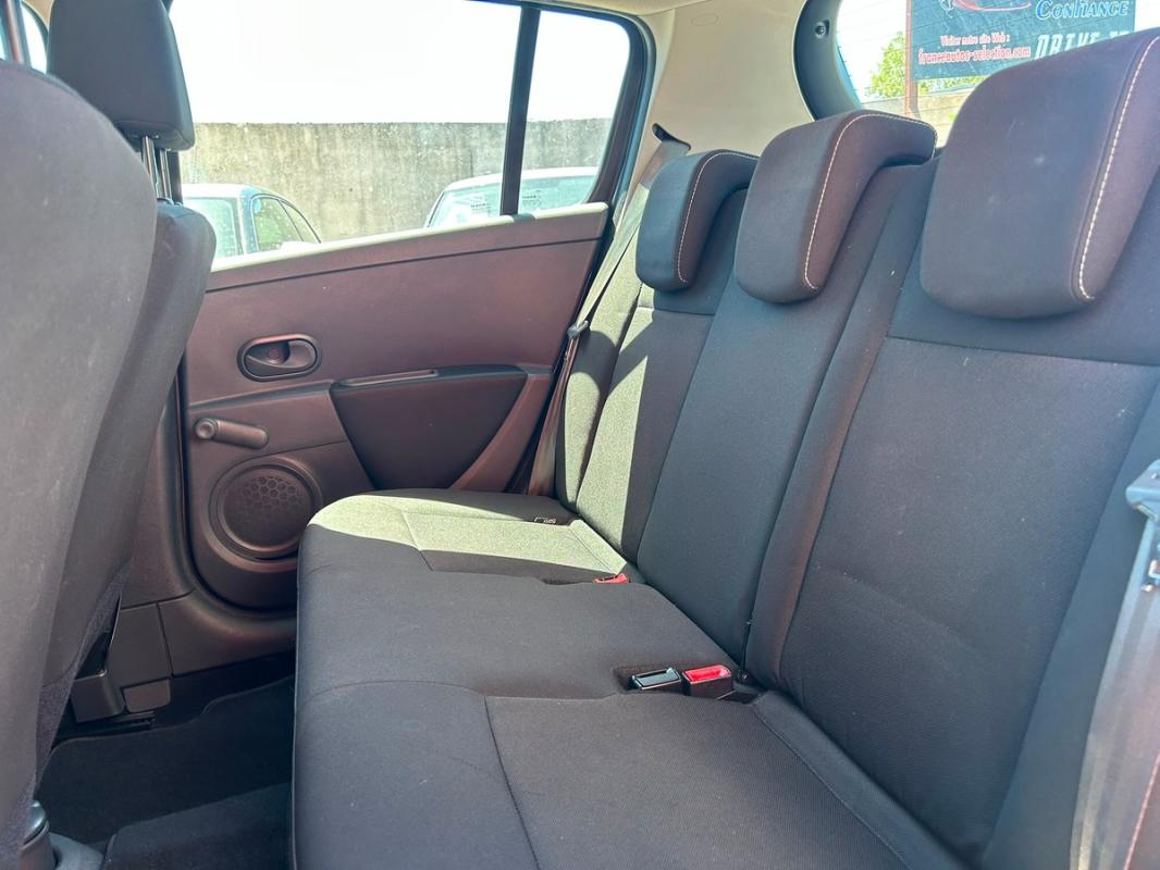 Renault Clio III PHASE 2 1.5 DCI 75 CH - ENTIÈREMENT RÉVISÉE ET GARANTIE 12 MOIS EUROPE