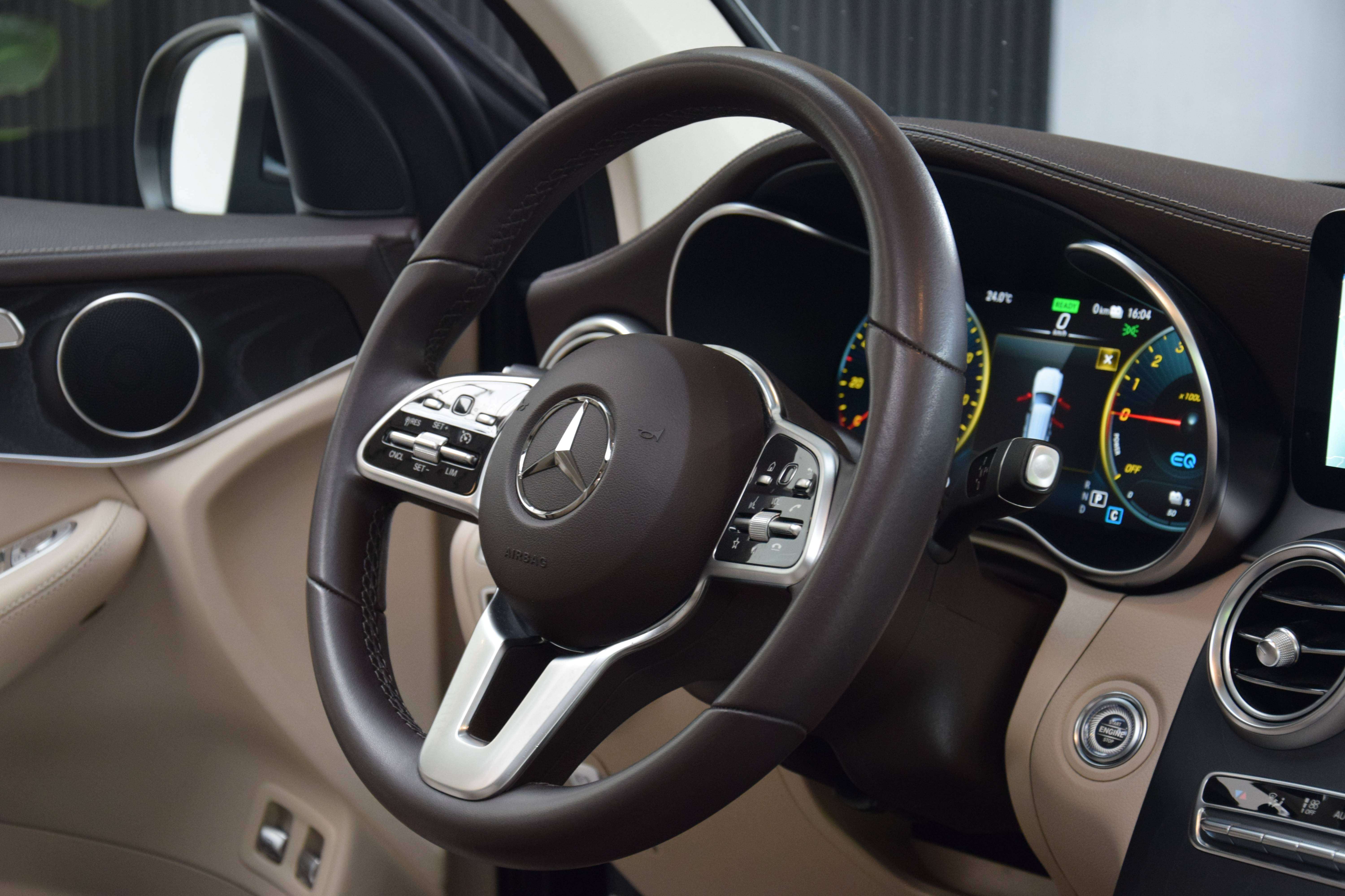 Mercedes-Benz GLC 300 e 4-Matic AMG-Line 09/2021 - Full Option!