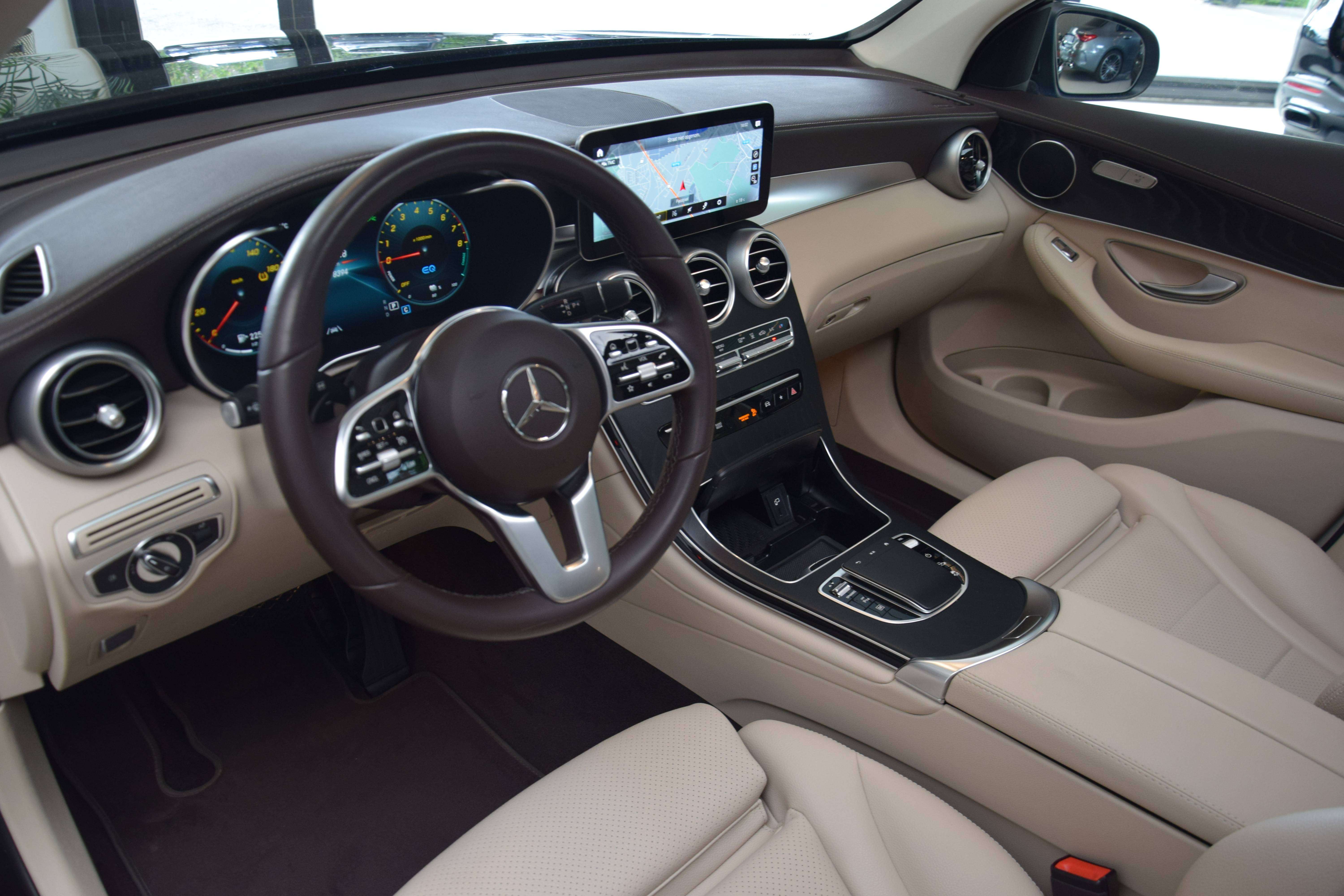 Mercedes-Benz GLC 300 e 4-Matic AMG-Line 09/2021 - Full Option!