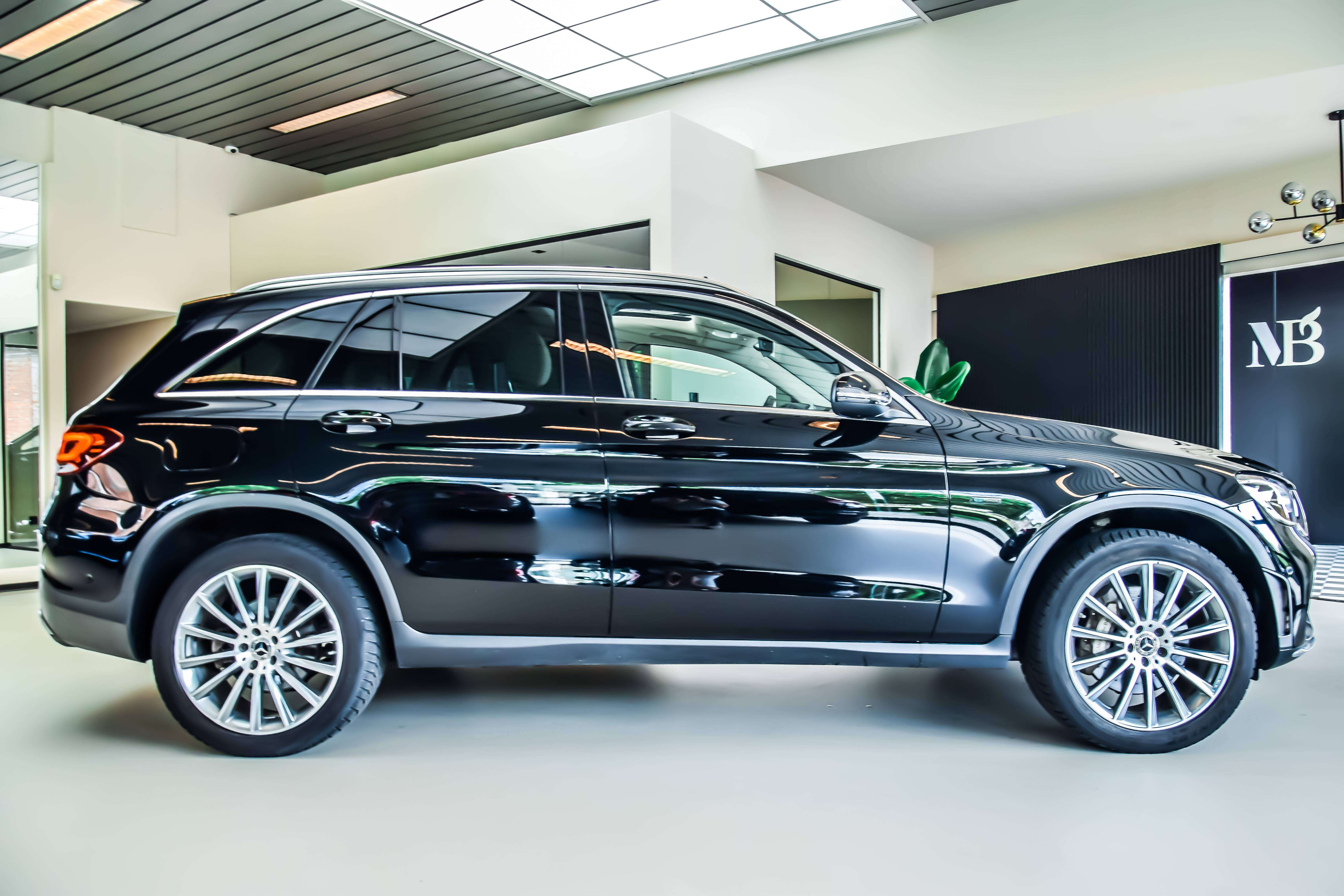 Mercedes-Benz GLC 300 e 4-Matic AMG-Line 09/2021 - Full Option!