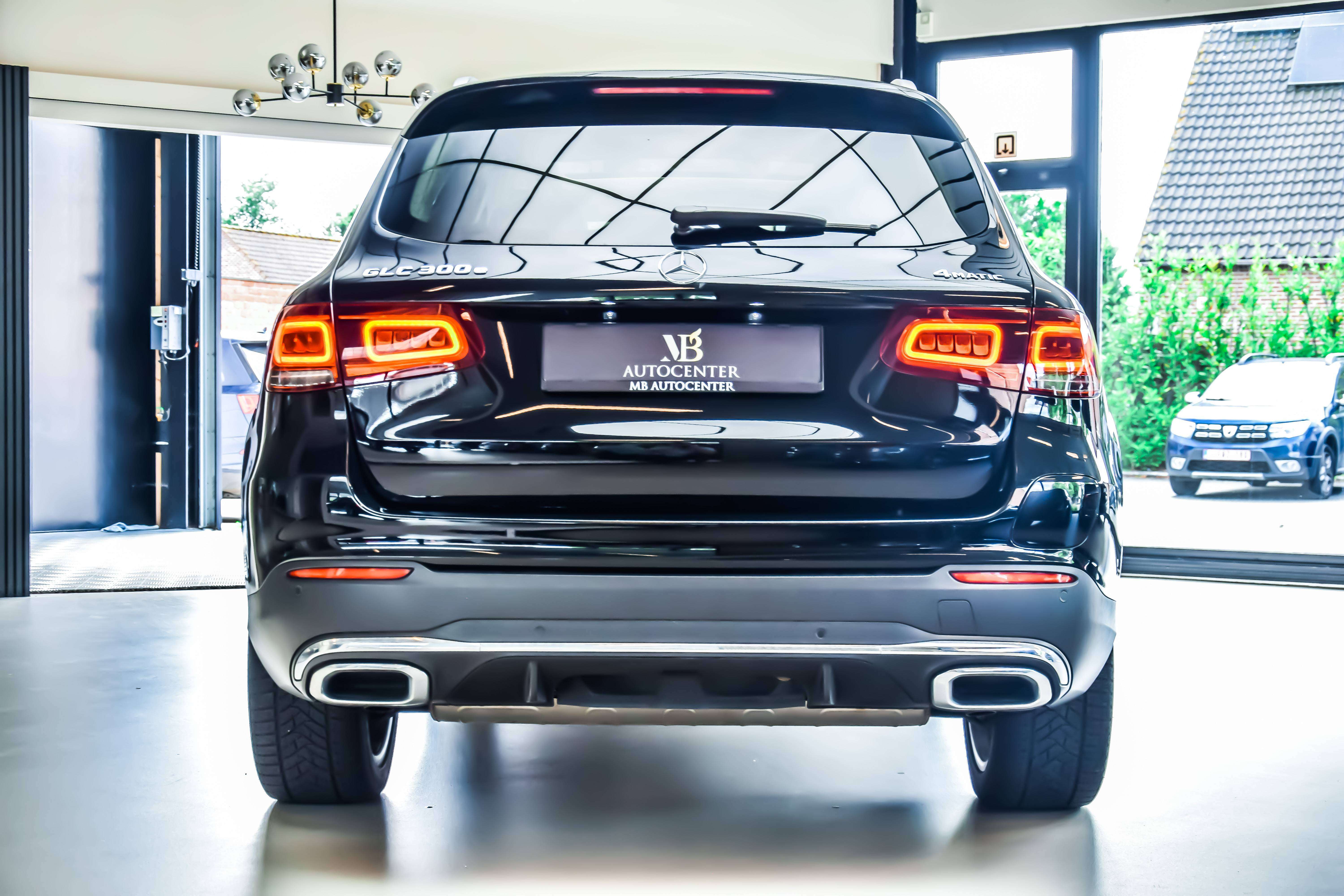 Mercedes-Benz GLC 300 e 4-Matic AMG-Line 09/2021 - Full Option!