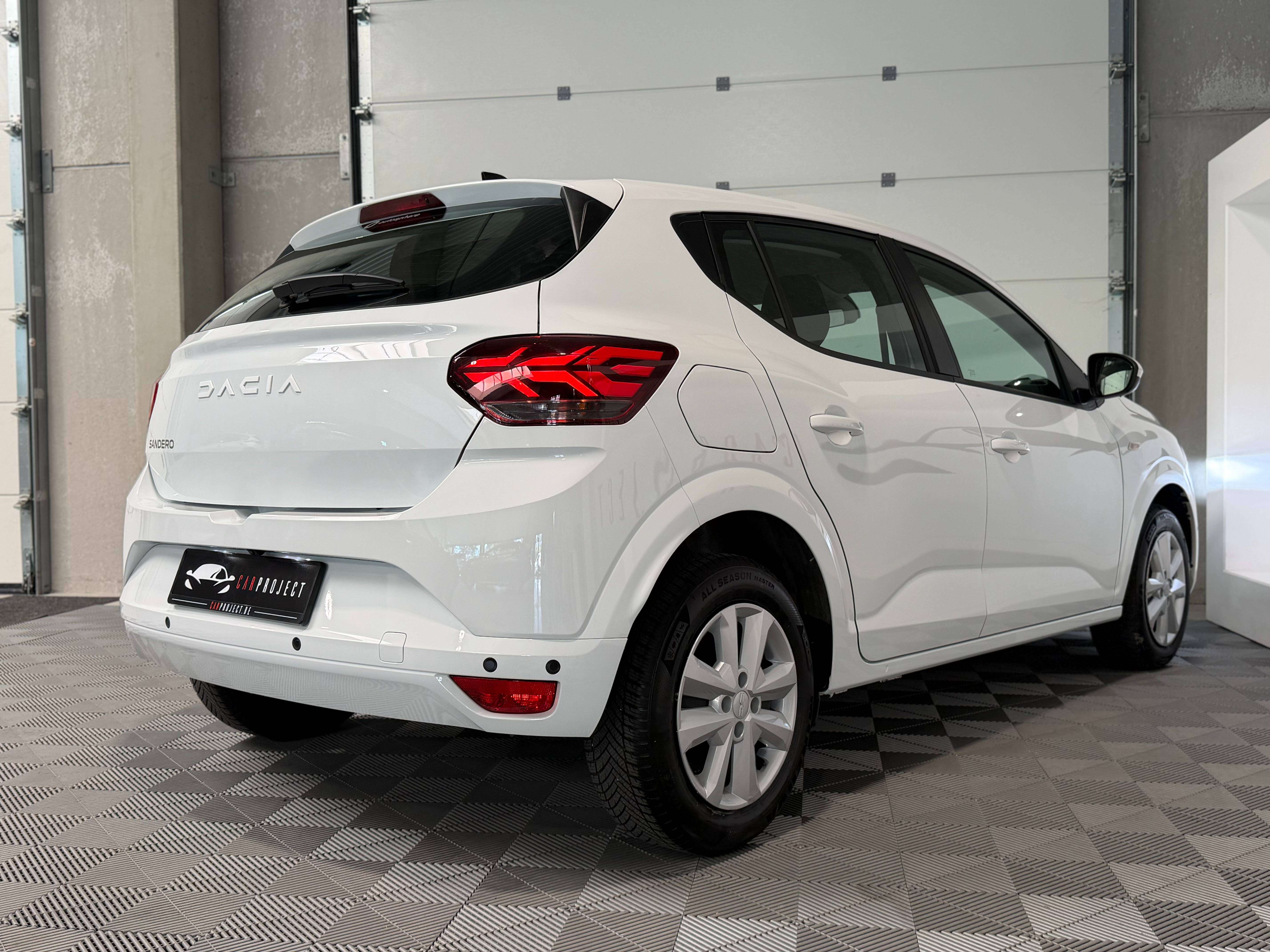 Dacia Sandero 1.0i Expression, Camera de recul, Capteurs AV/AR, Car-Play, GPS