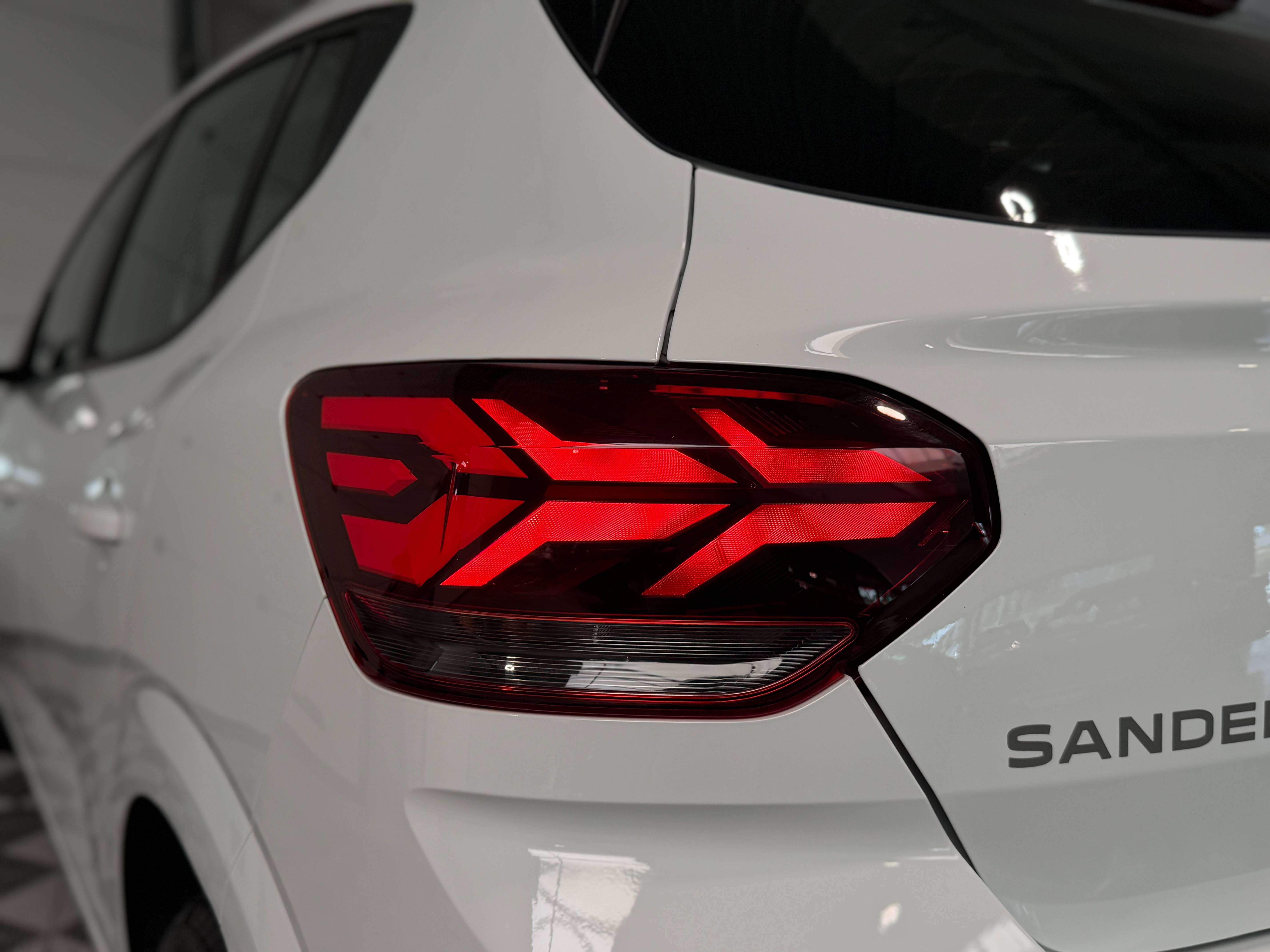 Dacia Sandero 1.0i Expression, Camera de recul, Capteurs AV/AR, Car-Play, GPS