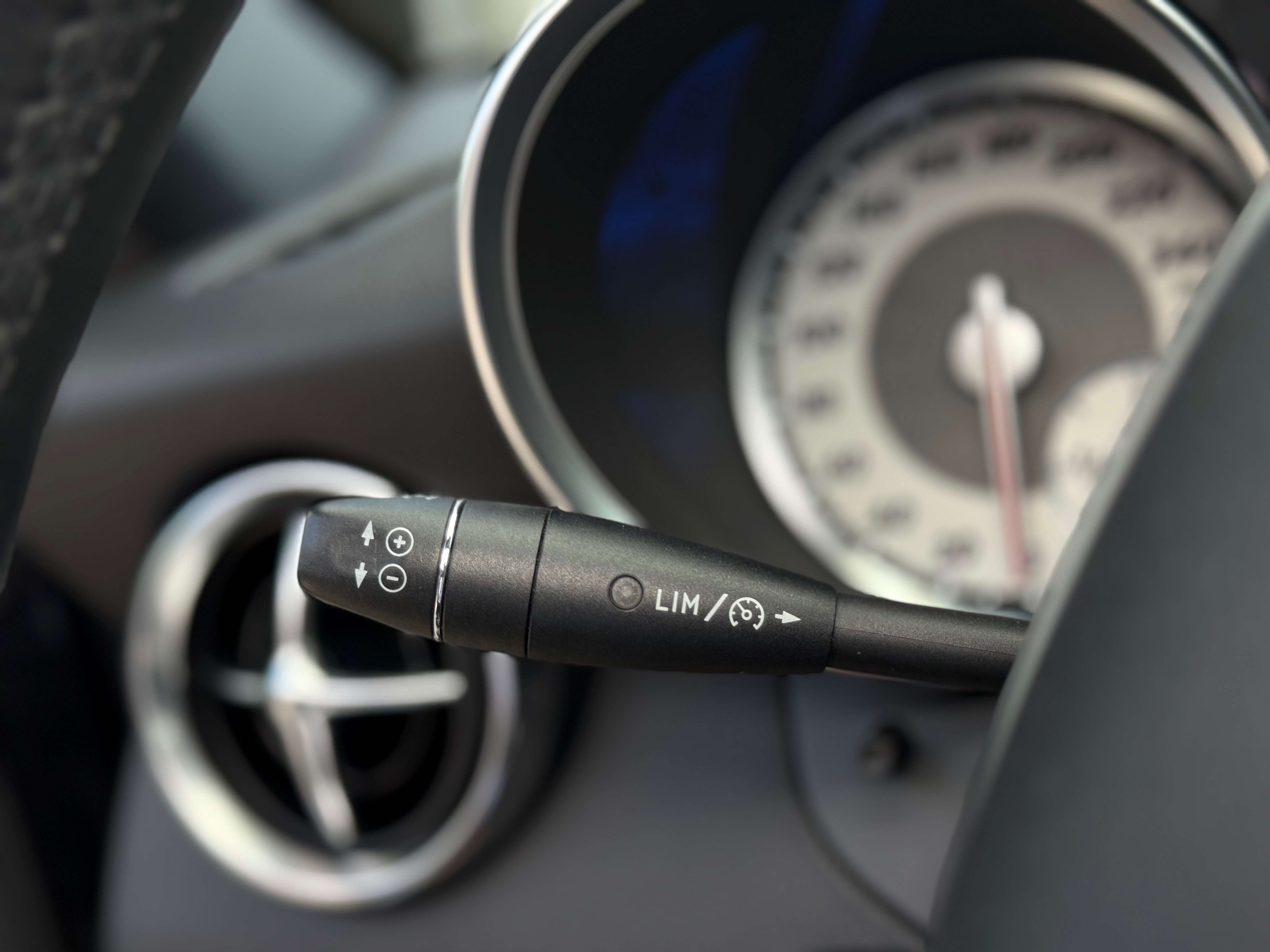Mercedes-Benz SLK 200 AUTOMATIQUE - AIRSCARF - NAVIGATION - LED - GARANTIE 12MOIS