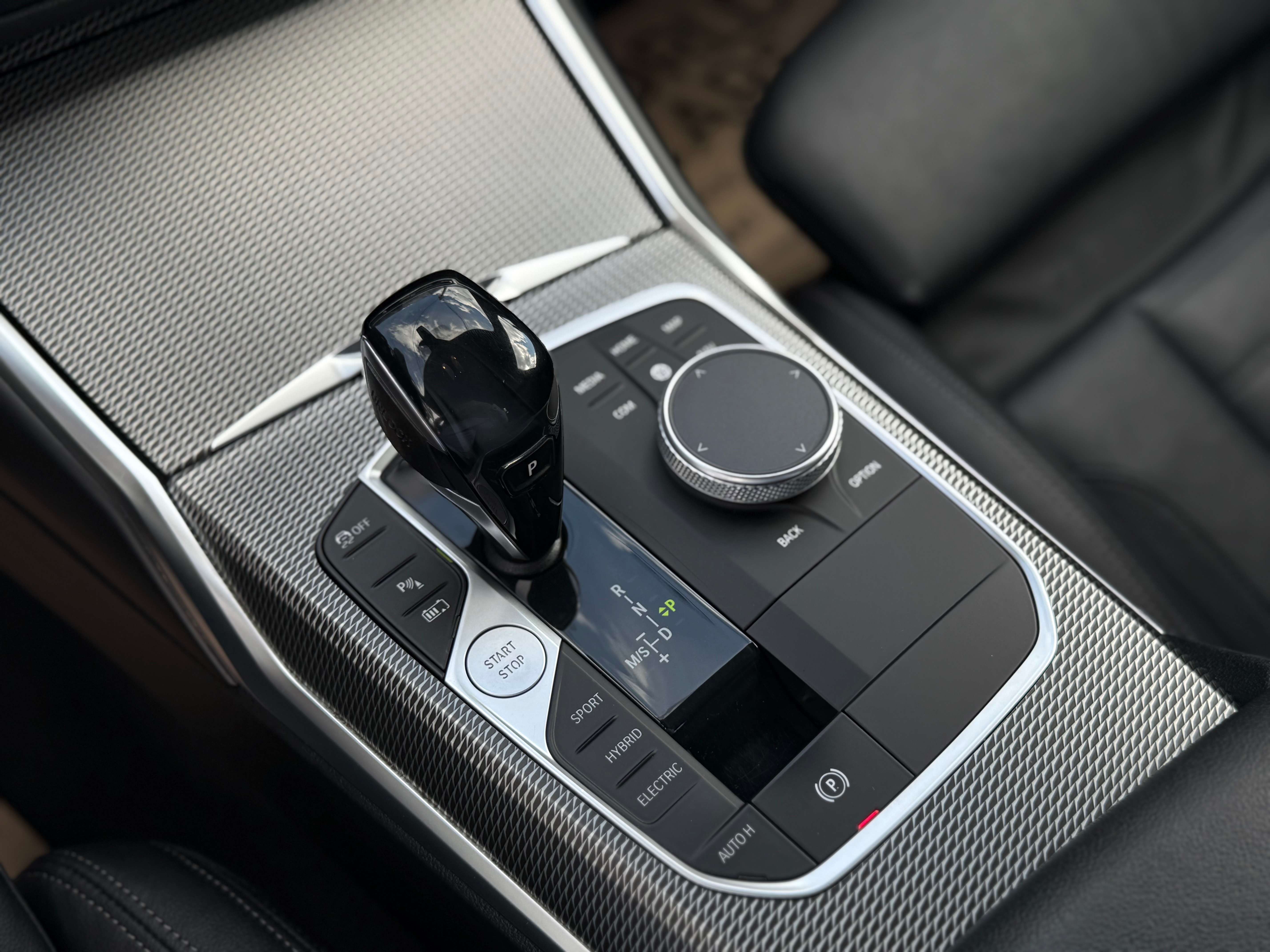 BMW 330 eA PHEV PACK M - COCKPIT - CAMERA - LINE ASSIST - FRONT ASSIST - PARK ASSIST - GARANTIE 12 MOIS