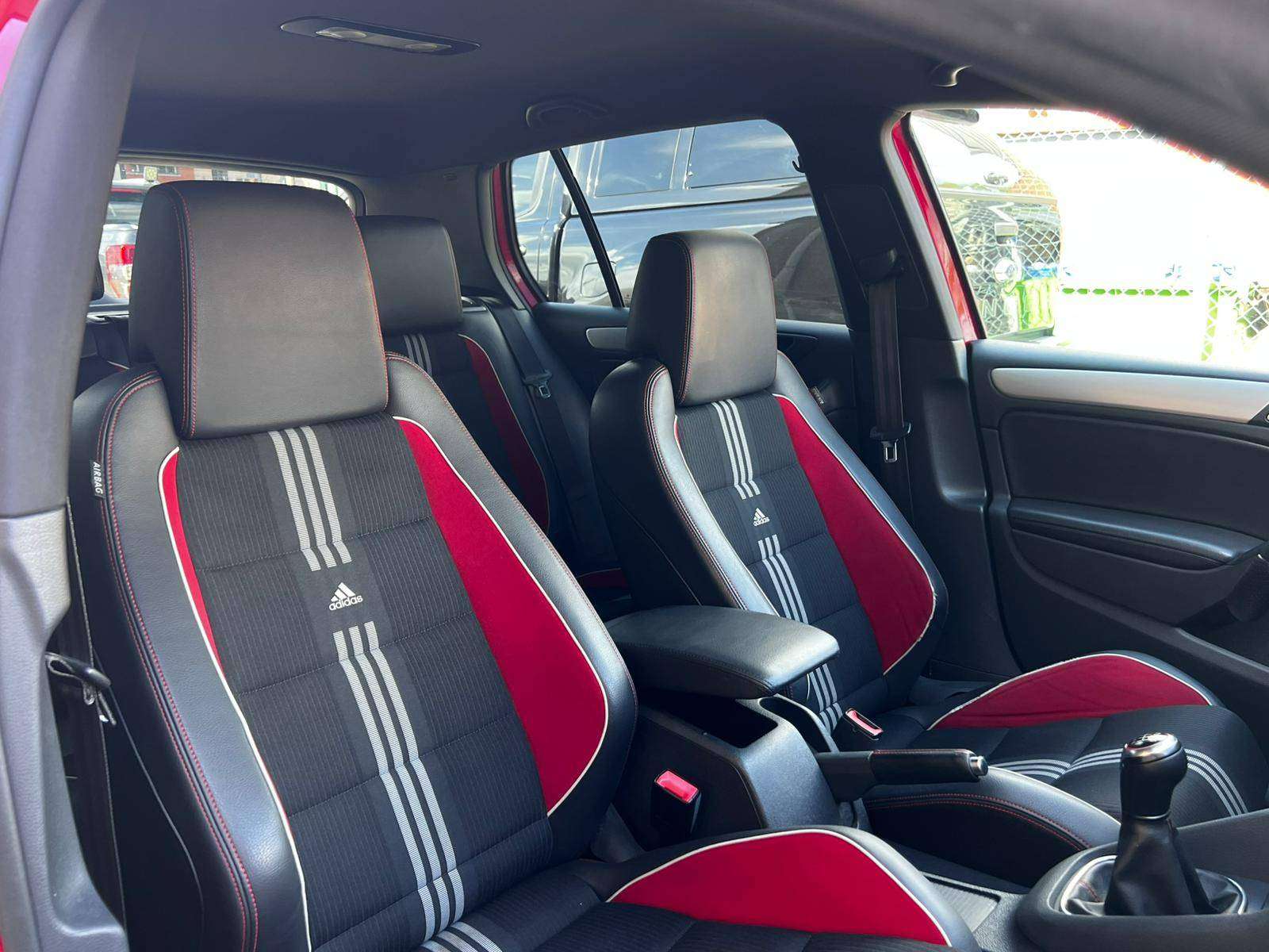 Volkswagen Golf GTI 2.0 TSI ADIDAS NAVI BI-XENON PDC CARNET COMPLET