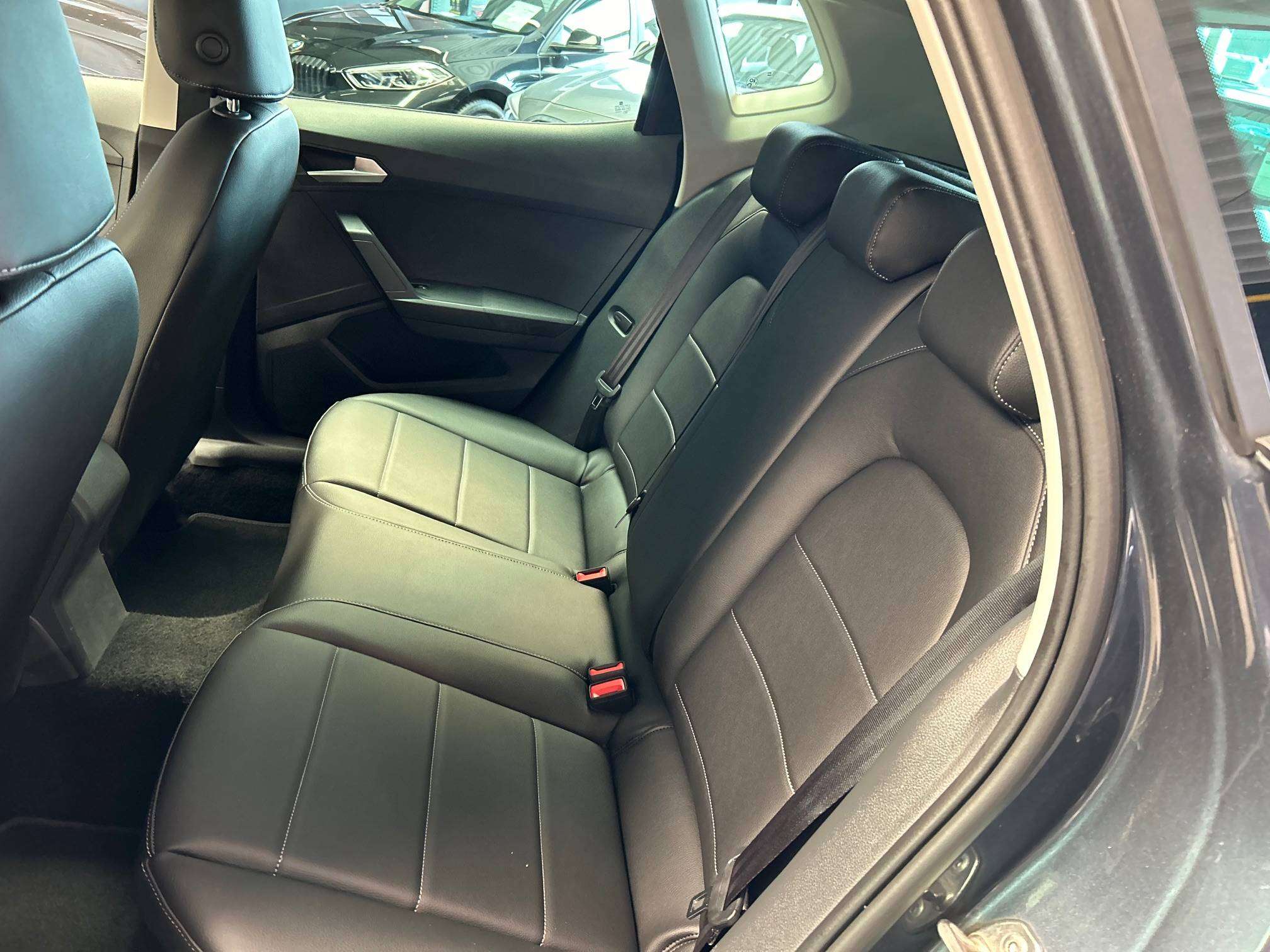SEAT Arona 1.0 TSI DSG Alu/Leder/Led/Pdc/Cruise *1j garantie*