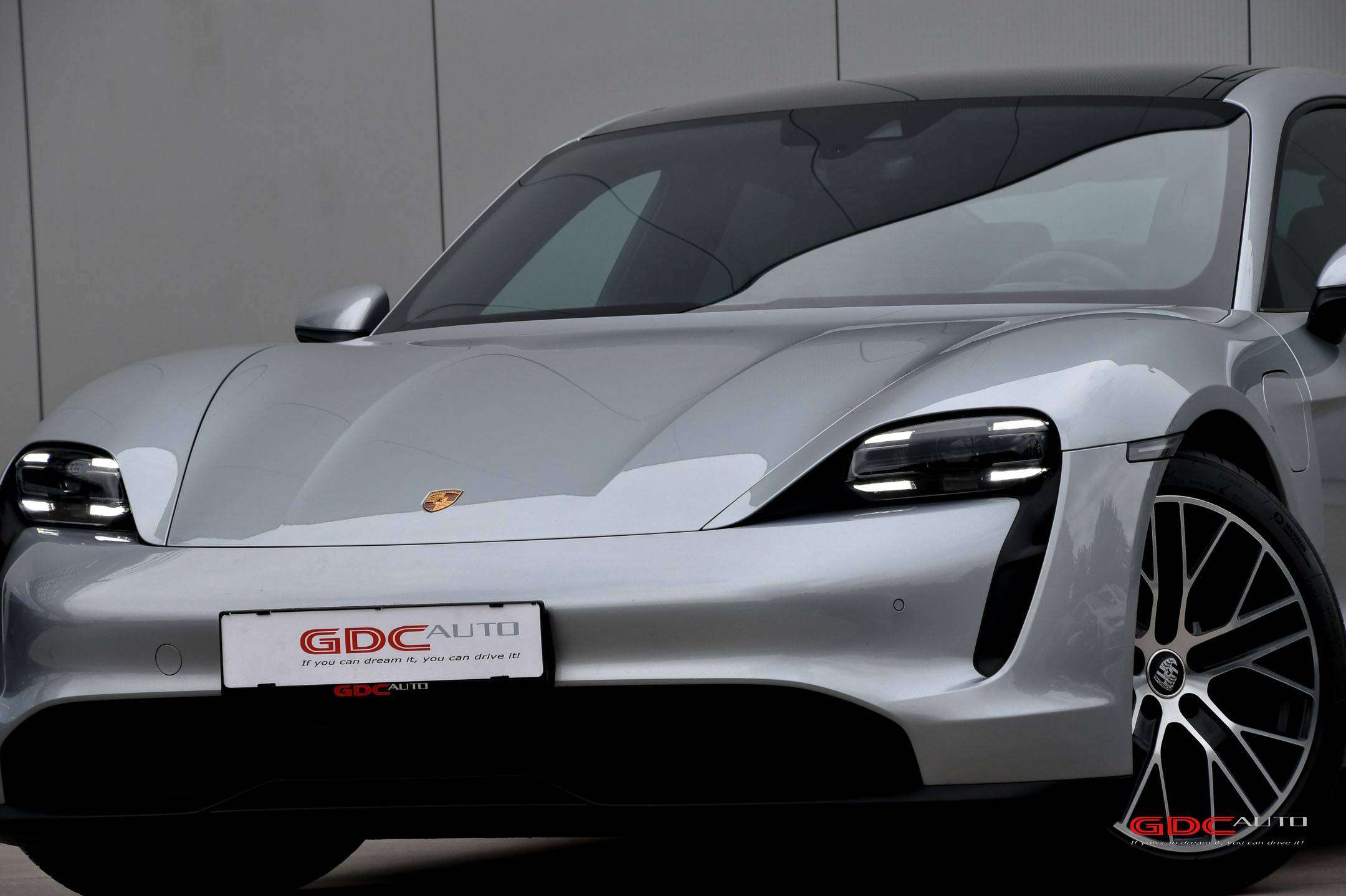 Porsche Taycan Taycan l Zetelverwarming l Panodak l Adaptive Cruise Control