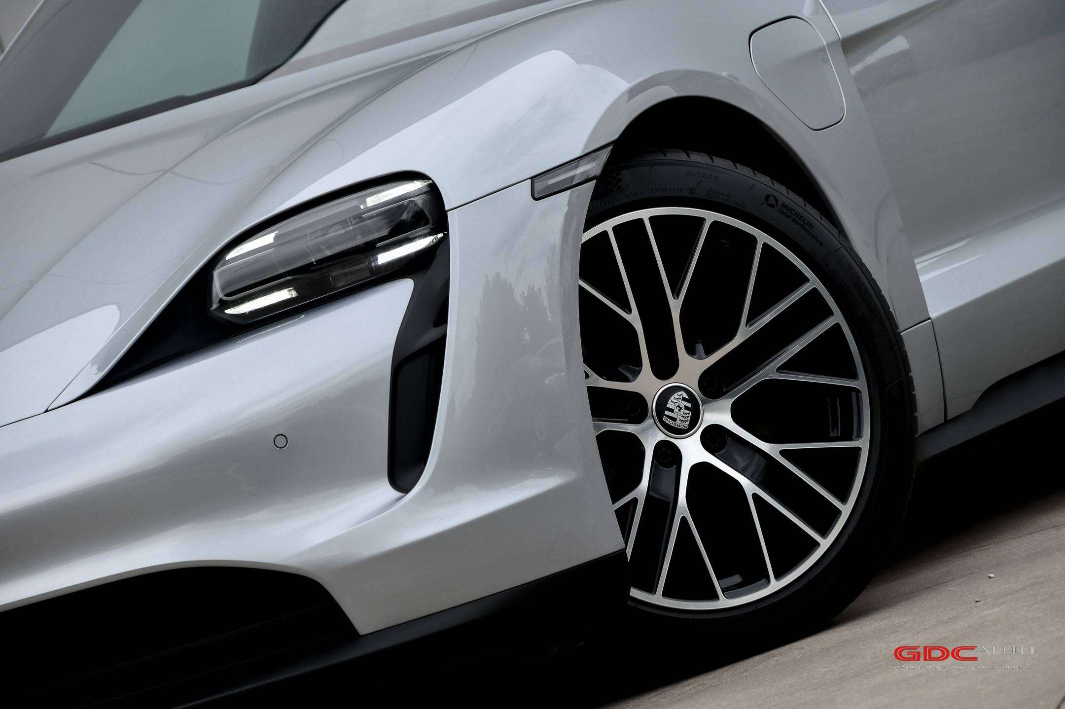 Porsche Taycan Taycan l Zetelverwarming l Panodak l Adaptive Cruise Control