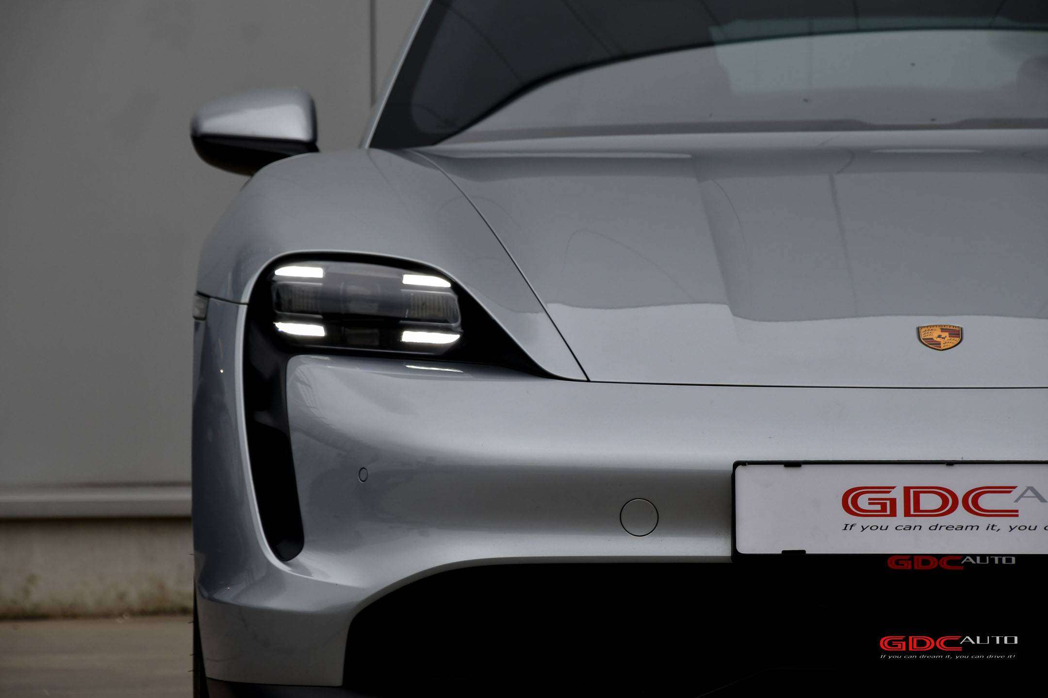 Porsche Taycan Taycan l Zetelverwarming l Panodak l Adaptive Cruise Control