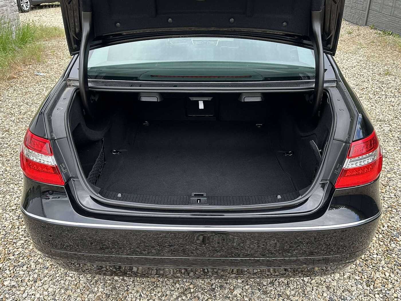 Mercedes-Benz E 220 CDI BE Avantgarde AUTOMATIQUE/XENON/LED/CUIR/SENSOR/CRUISE