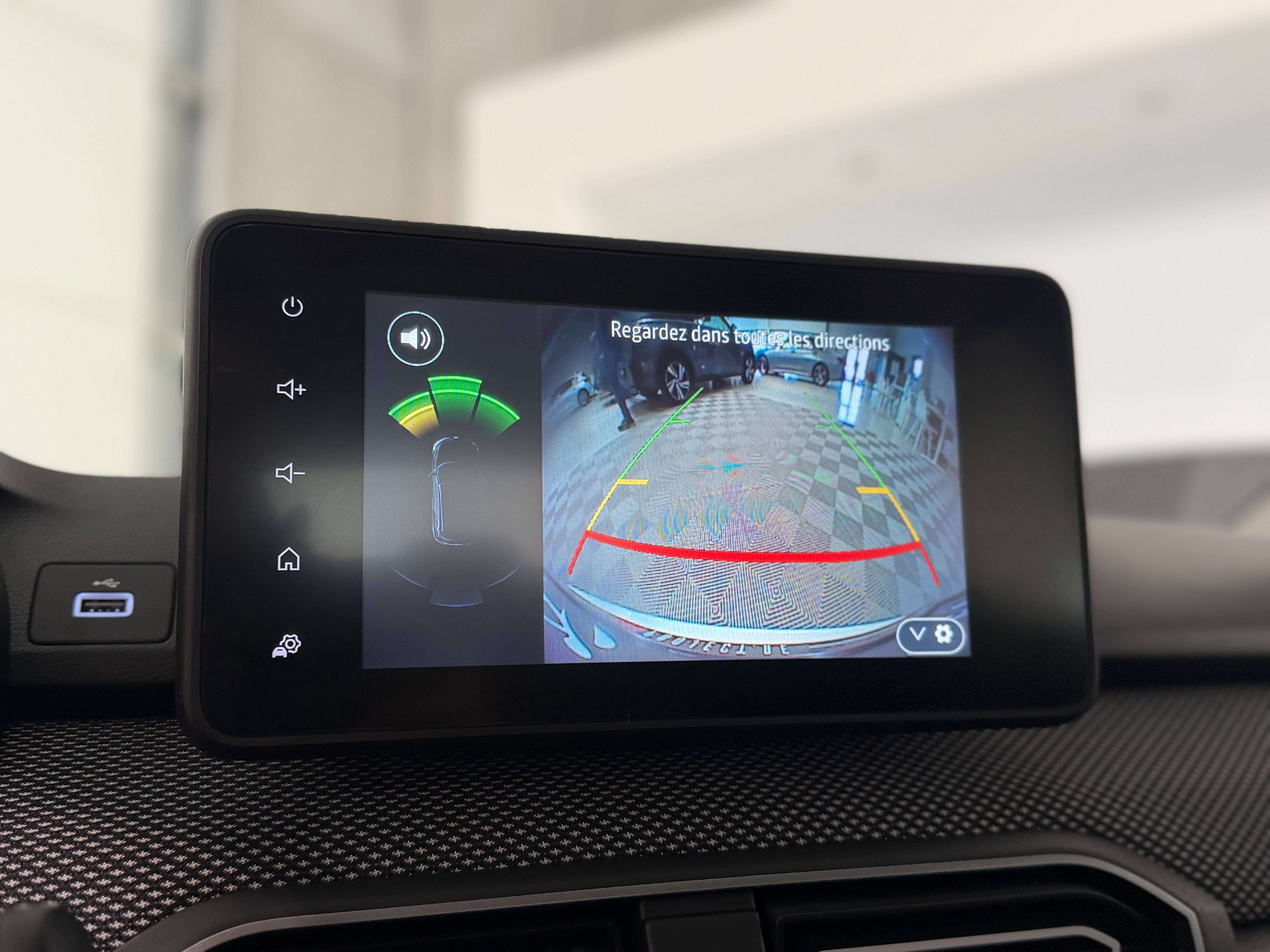 Dacia Sandero 1.0i Expression, Camera de recul, Capteurs AV/AR, Car-Play, GPS