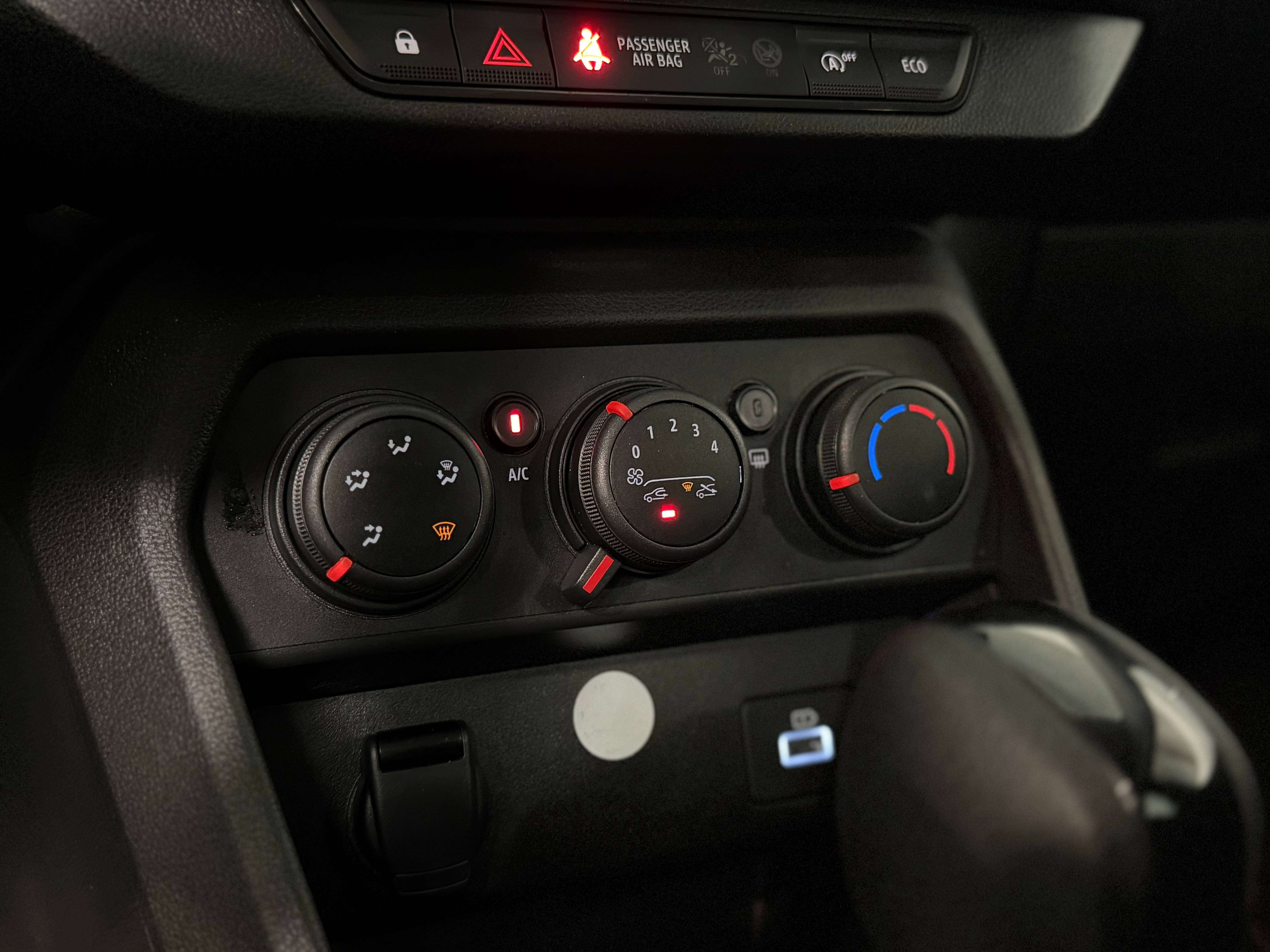 Dacia Sandero 1.0i Expression, Camera de recul, Capteurs AV/AR, Car-Play, GPS