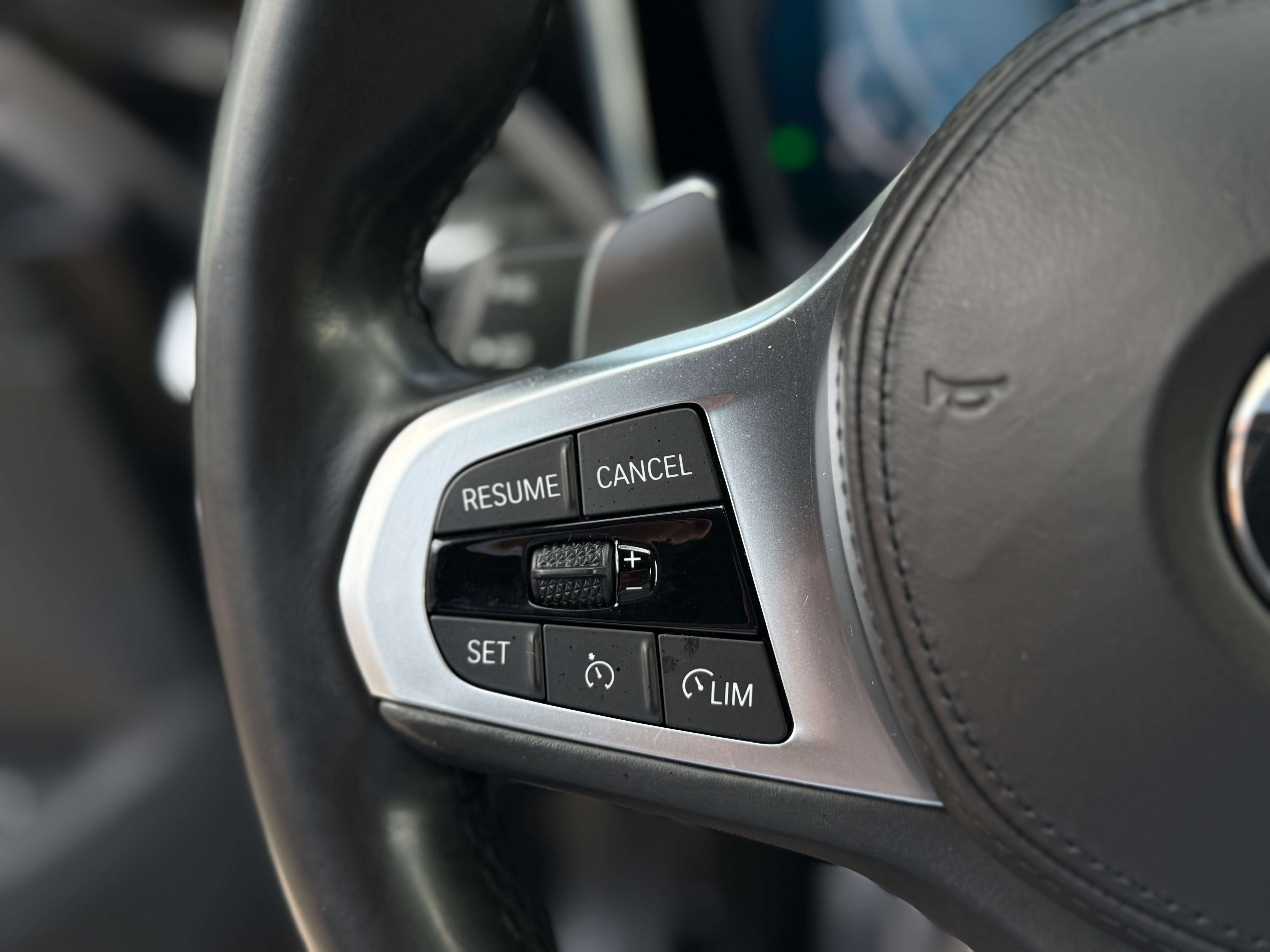 BMW 330 eA PHEV PACK M - COCKPIT - CAMERA - LINE ASSIST - FRONT ASSIST - PARK ASSIST - GARANTIE 12 MOIS