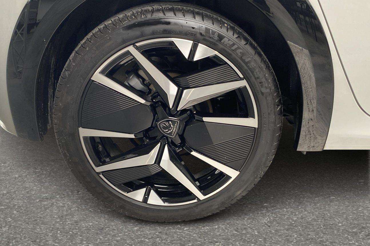 Peugeot 208 GT * Visio Park & CarPlay
