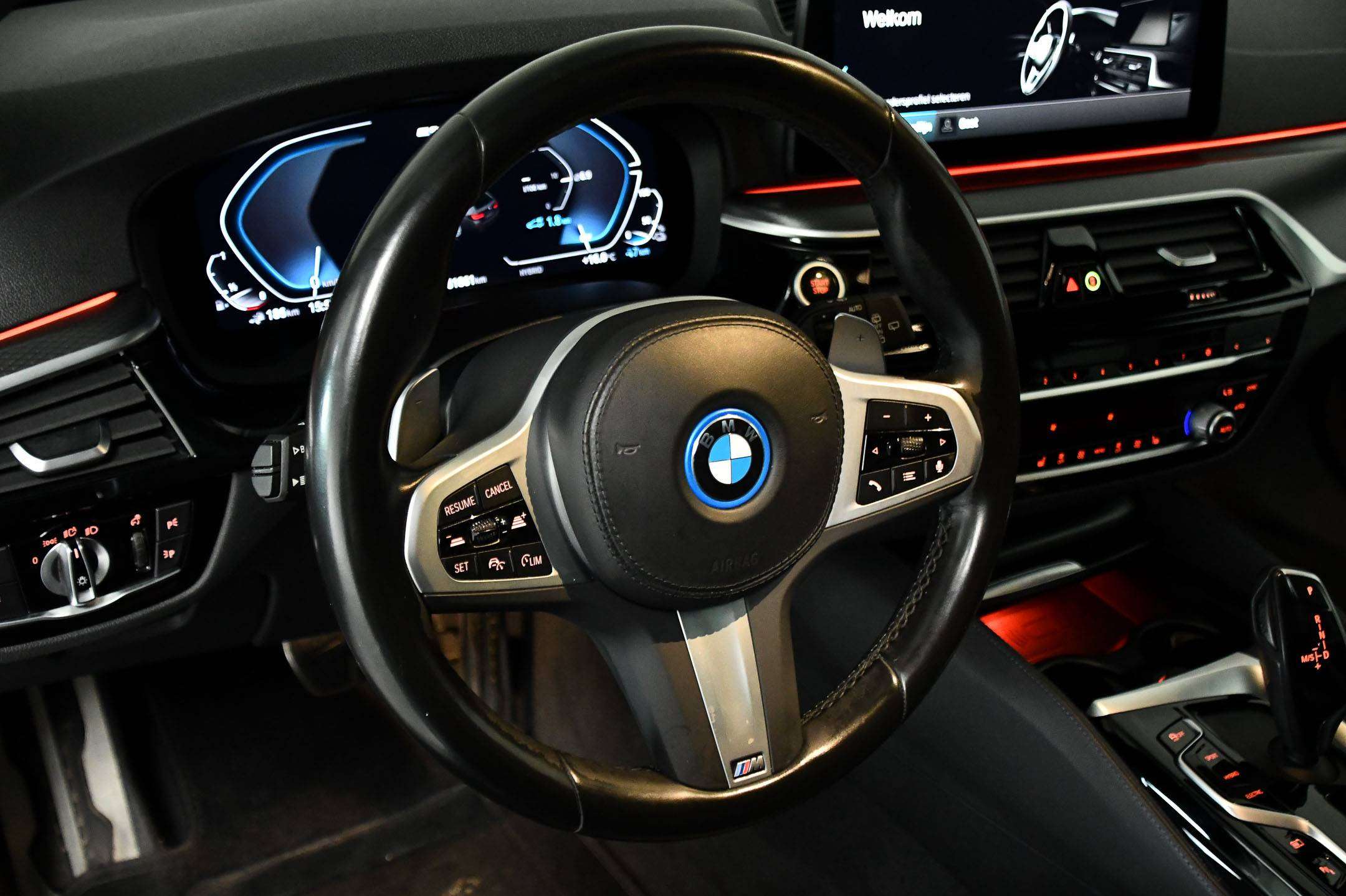 BMW 520 520e Touring - PHEV - M-Sportpakket - Panodak - Trekhaak - Adaptive Cruise Control -
