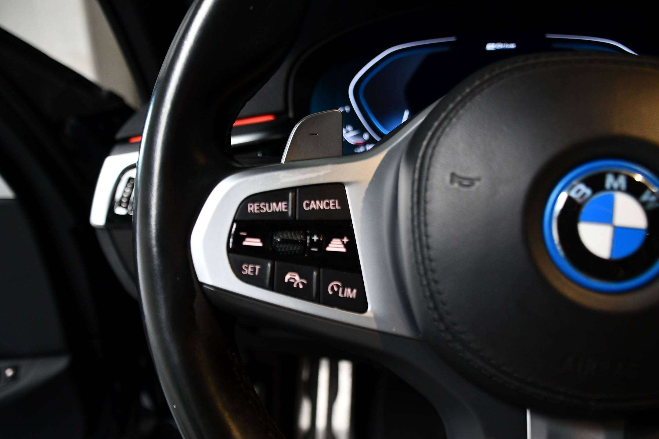 BMW 520 520e Touring - PHEV - M-Sportpakket - Panodak - Trekhaak - Adaptive Cruise Control -