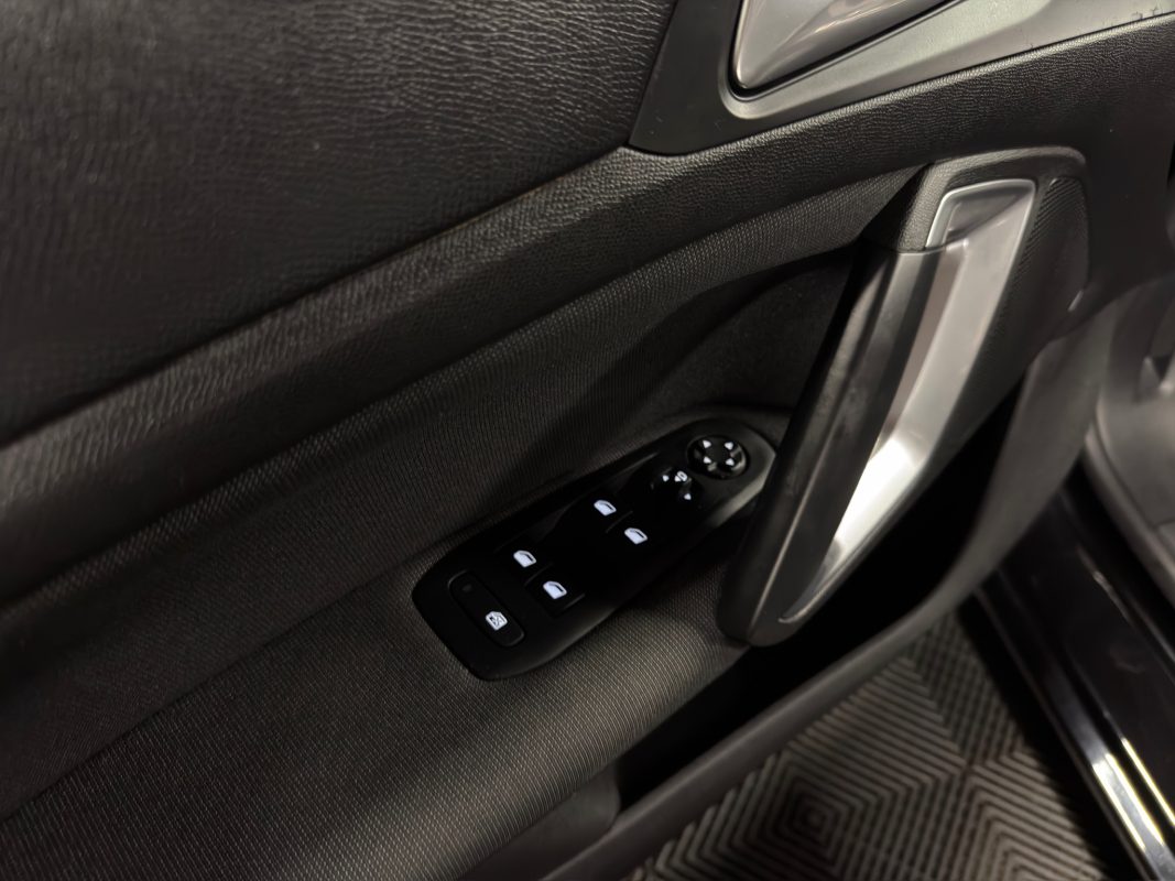Peugeot 308 II PHASE 2 ALLURE 1.2 TURBO 130 Cv APPLE CARPLAY & ANDROID CAMERA RECUL - GARANTIE 1 AN