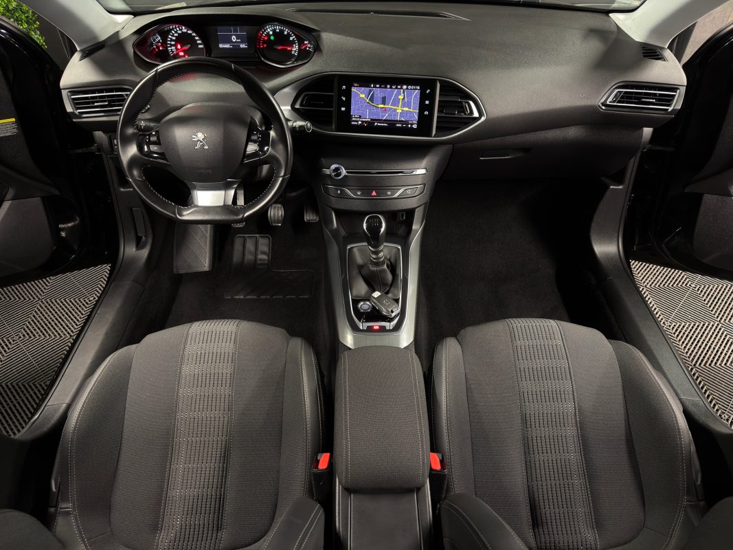Peugeot 308 II PHASE 2 ALLURE 1.2 TURBO 130 Cv APPLE CARPLAY & ANDROID CAMERA RECUL - GARANTIE 1 AN