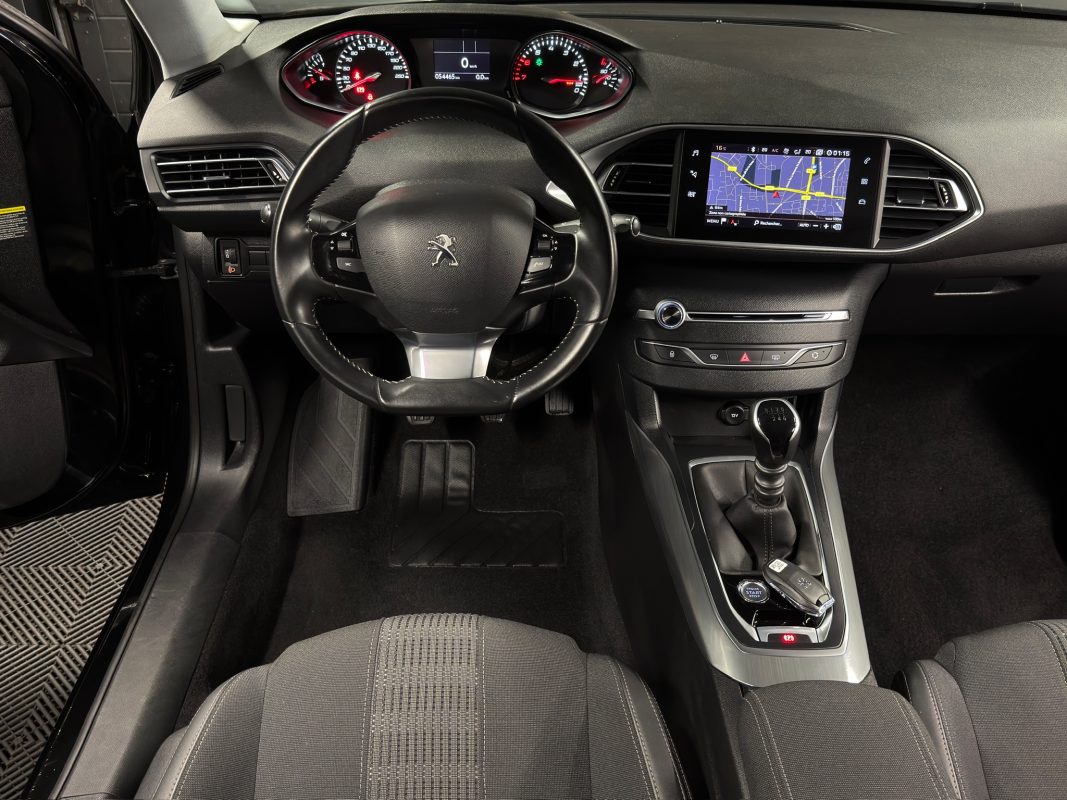 Peugeot 308 II PHASE 2 ALLURE 1.2 TURBO 130 Cv APPLE CARPLAY & ANDROID CAMERA RECUL - GARANTIE 1 AN