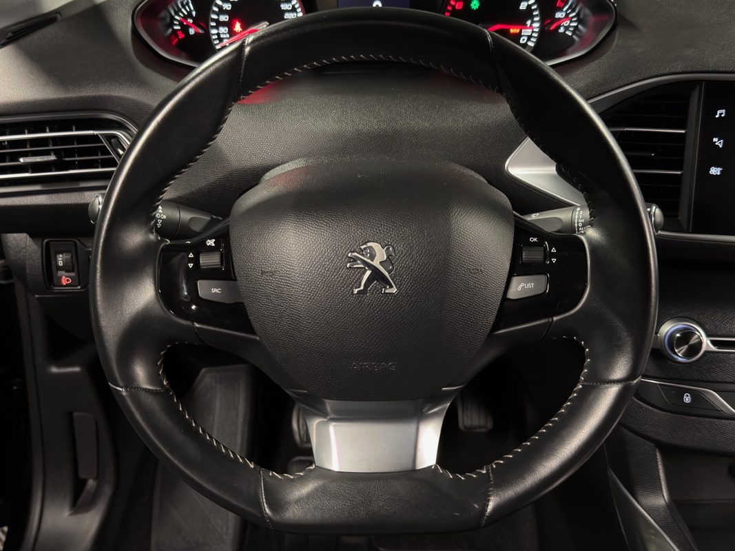 Peugeot 308 II PHASE 2 ALLURE 1.2 TURBO 130 Cv APPLE CARPLAY & ANDROID CAMERA RECUL - GARANTIE 1 AN
