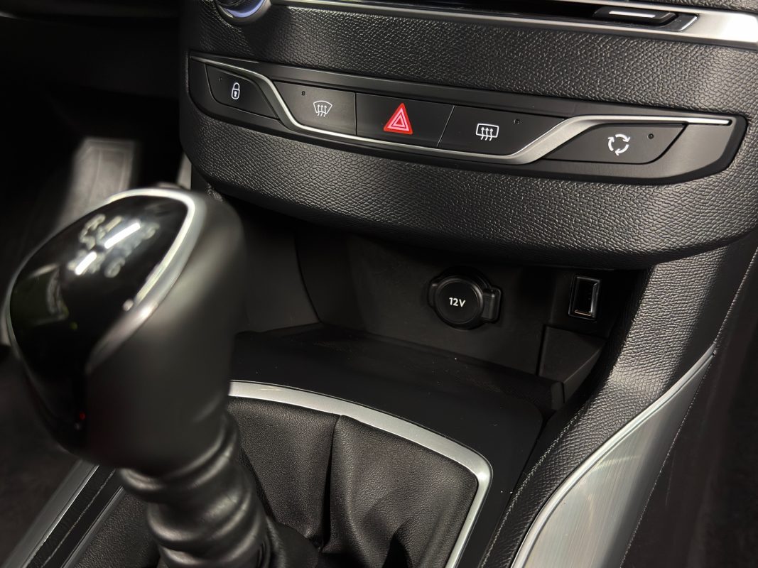 Peugeot 308 II PHASE 2 ALLURE 1.2 TURBO 130 Cv APPLE CARPLAY & ANDROID CAMERA RECUL - GARANTIE 1 AN