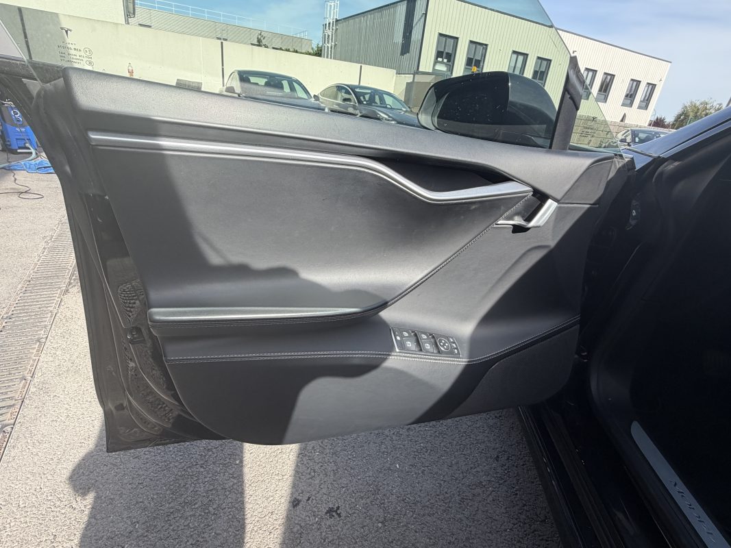 Tesla Model S 75D Dual Motor