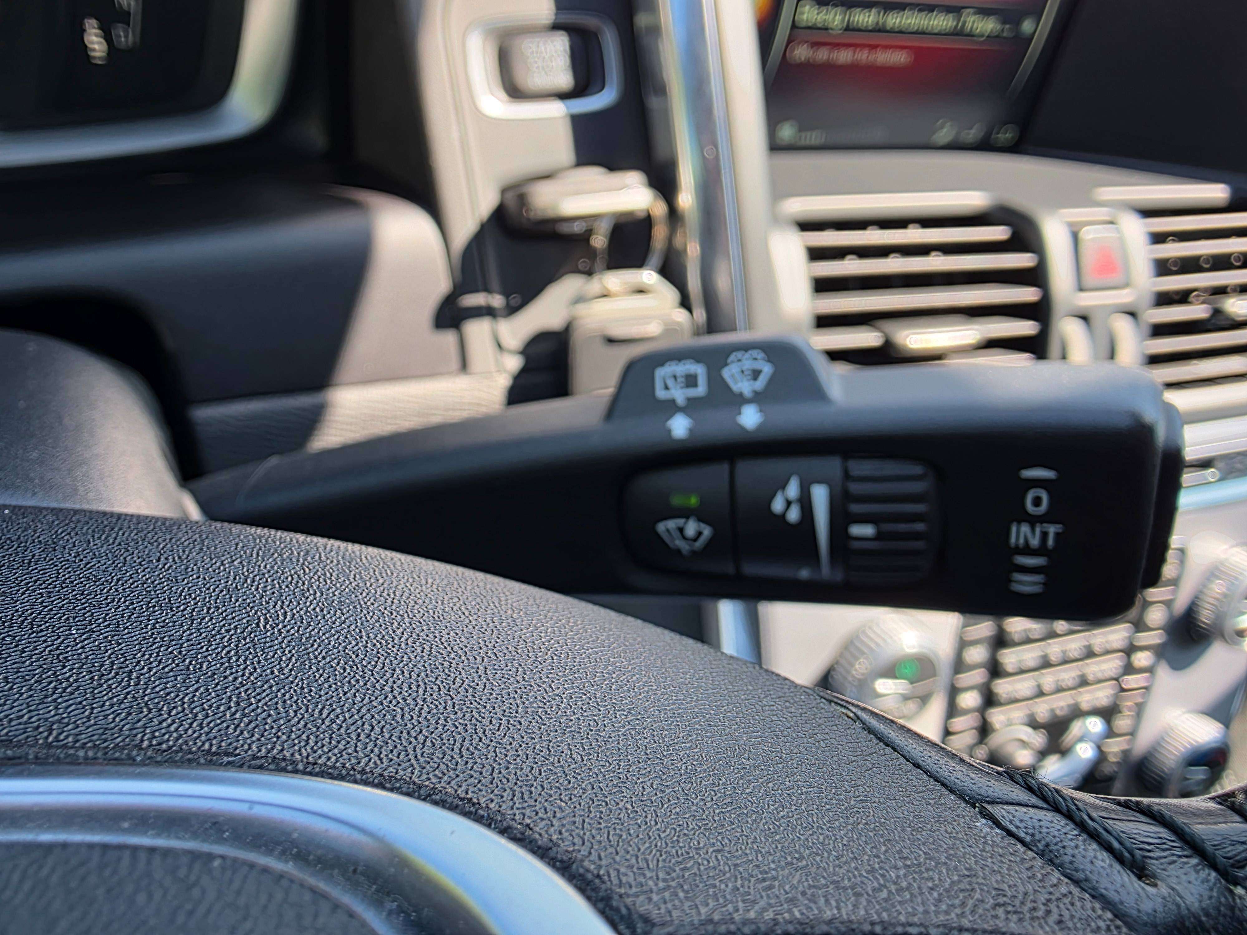 Volvo XC60 2.4 D4 4WD Geartronic 1°EIG. PERFECTE STAAT MET VEEL OPTIES !!
