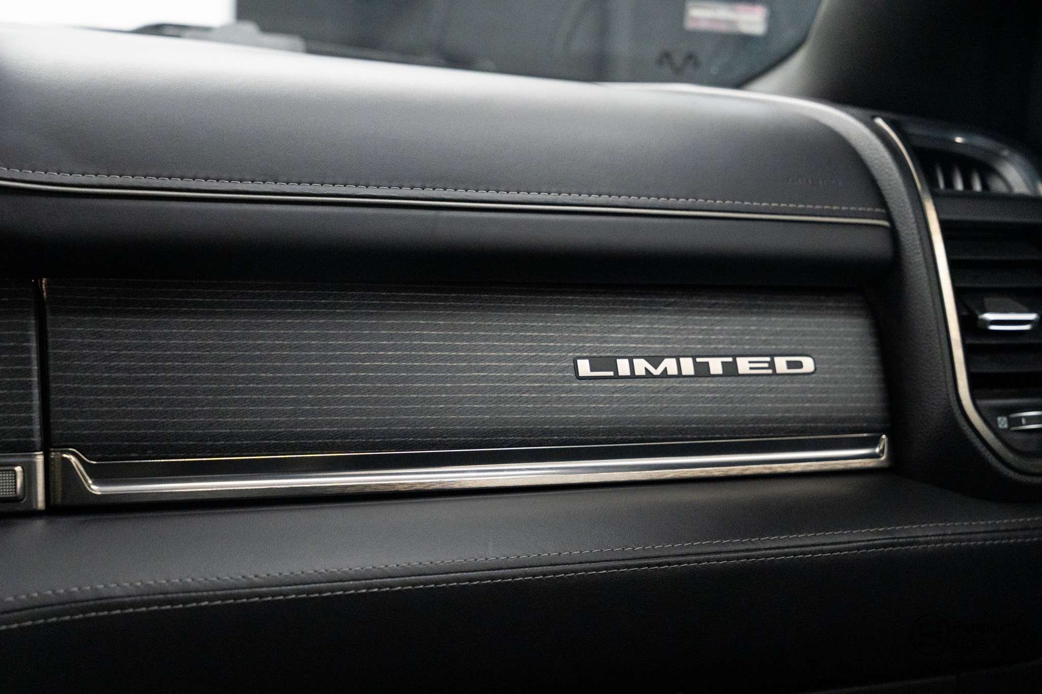 Dodge RAM 1500 Limited! Full Options! 5.7 V8 Hemi!