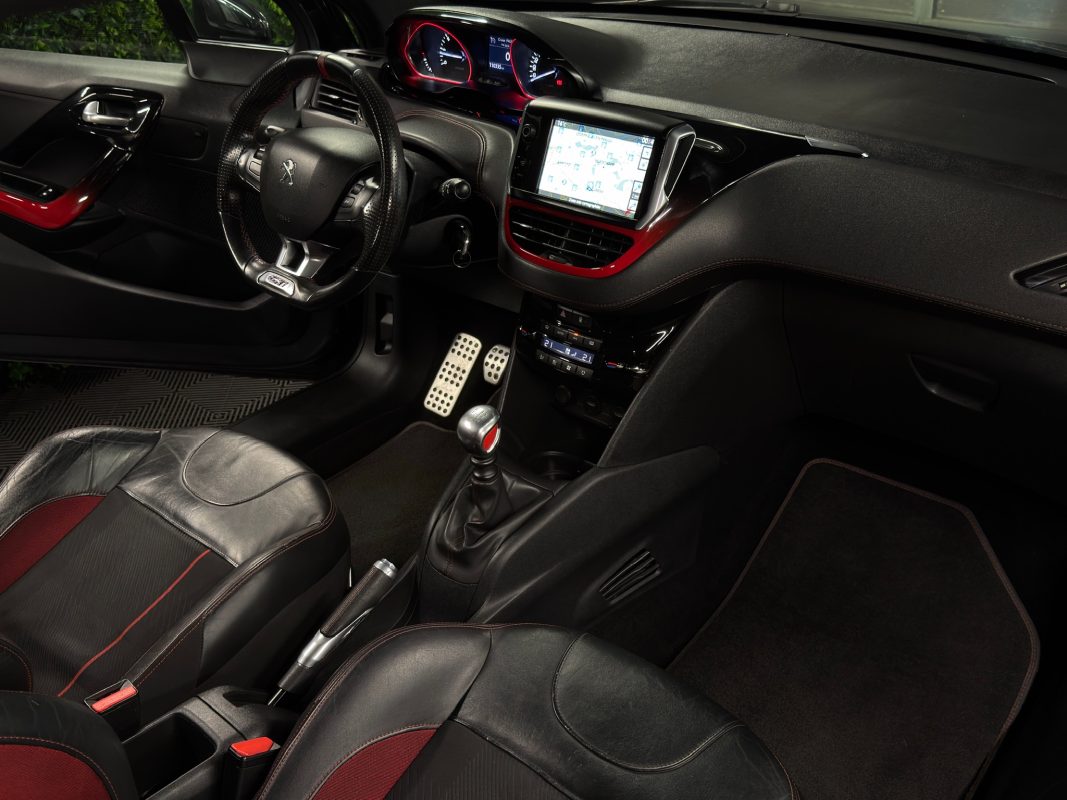Peugeot 208 GTI 1.6 THP 200 Cv - VENTE EN ETAT / FRAIS A PREVOIR LIRE L ANNONCE