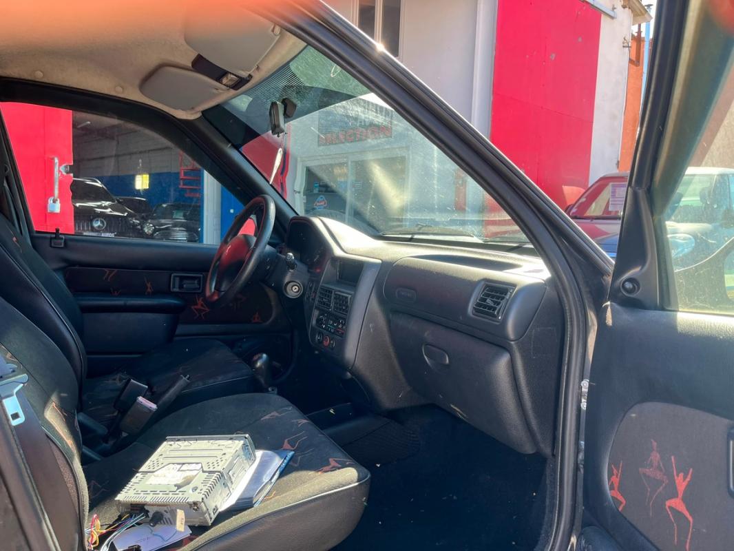 Peugeot 106 1.1 60 CH 5 PORTES - ESSENCE TRÈS FIABLE ENTIÈREMENT RÉVISÉE ET GARANTIE