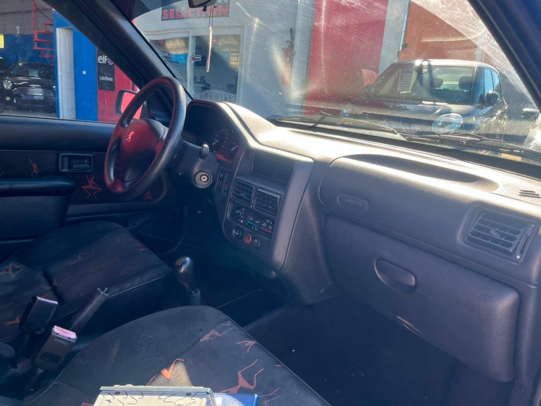 Peugeot 106 1.1 60 CH 5 PORTES - ESSENCE TRÈS FIABLE ENTIÈREMENT RÉVISÉE ET GARANTIE