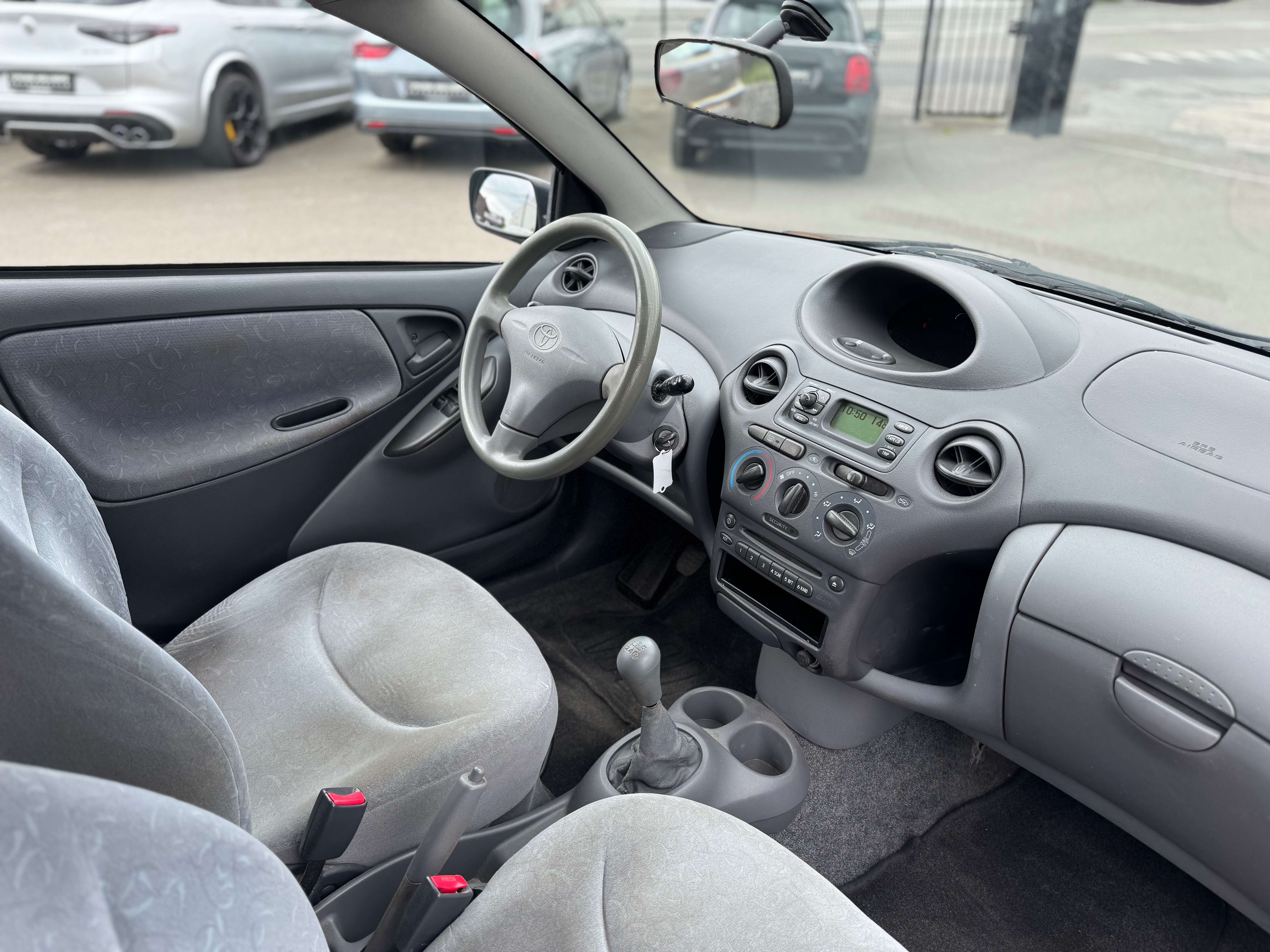 Toyota Yaris 1.3i VVT-i 16v Linea Sol / MARCHAND / EXPORT