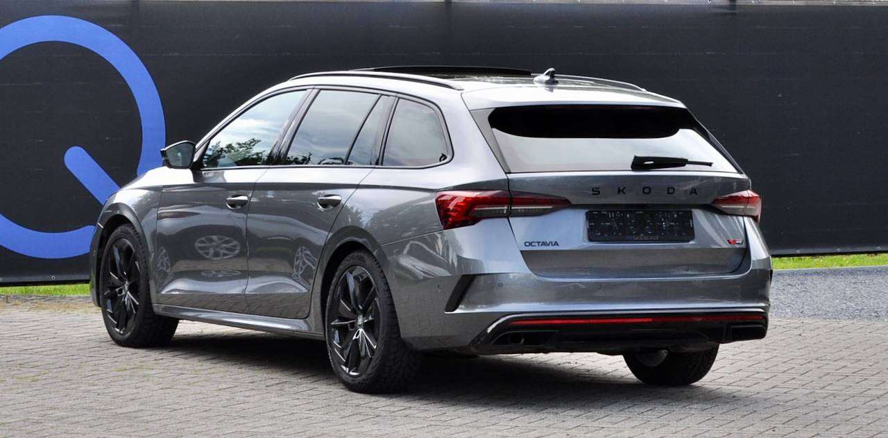 Skoda Octavia VRS 2.0 TSI CANTON PANO ACC TREKHAAK SFEERVERLICHTING