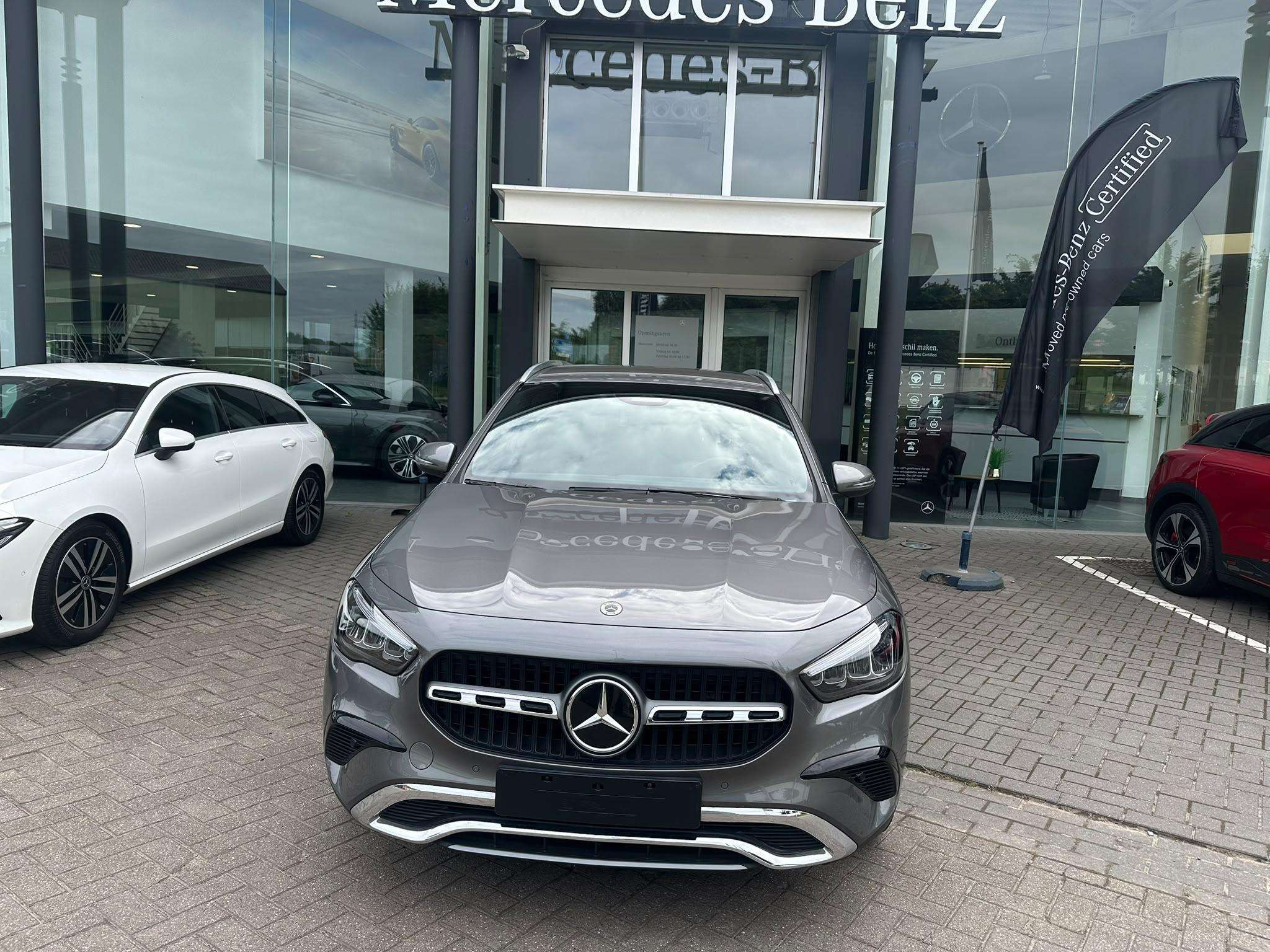 Mercedes-Benz GLA 180 GLA d Business Line